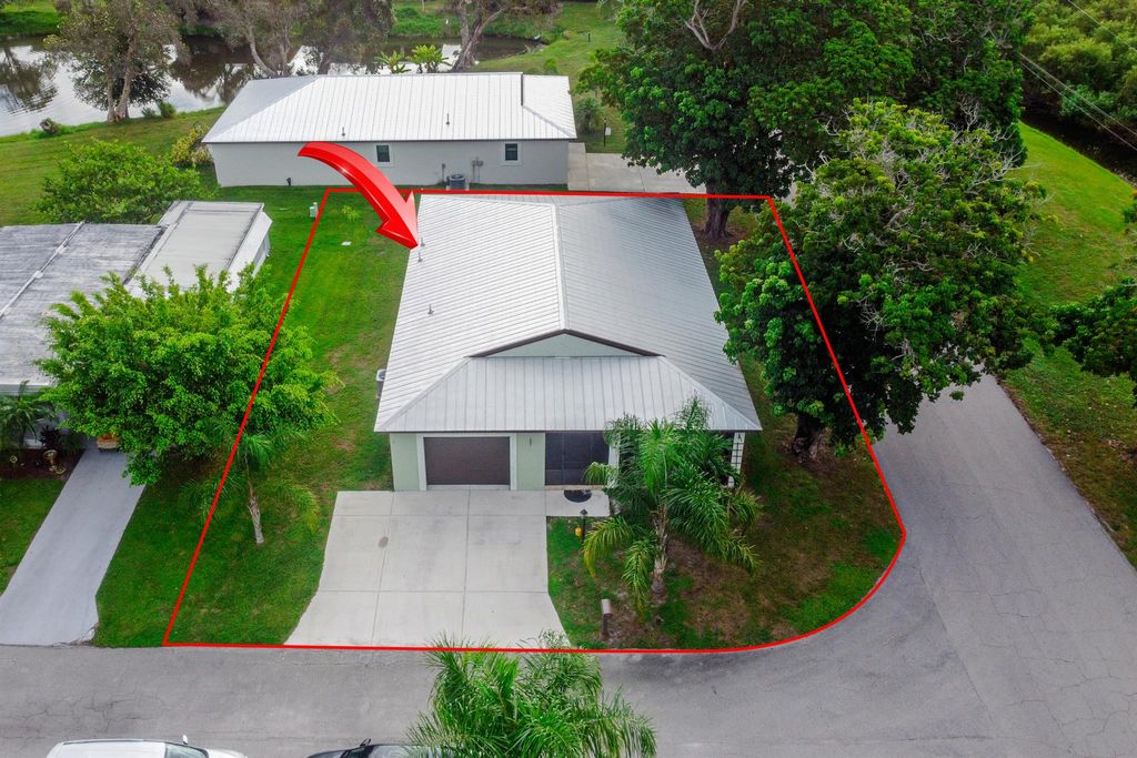 Photo of 39 SE Flamenco Way, Port Saint Lucie, FL 34952 (MLS # R11121656)