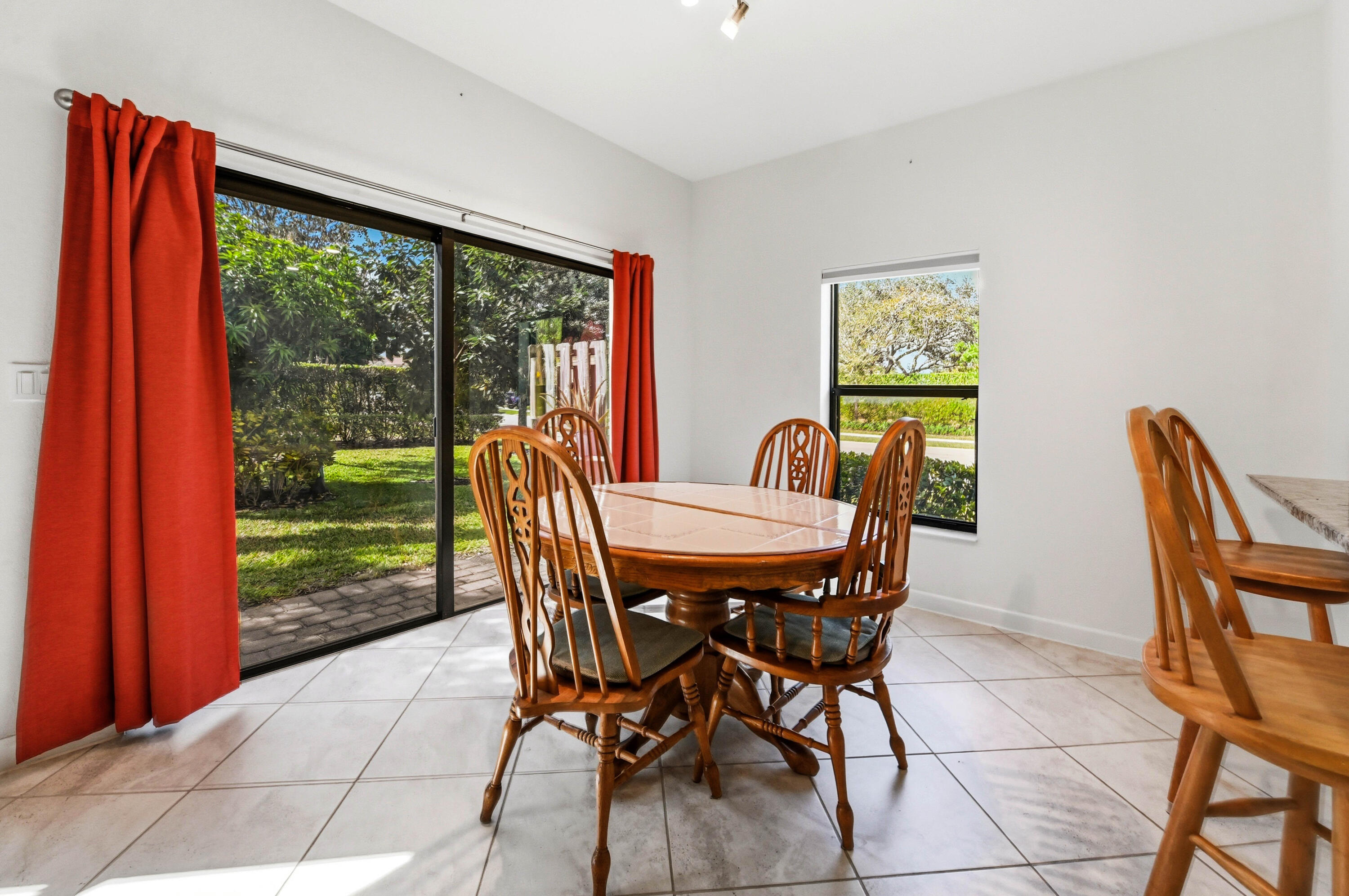 SABAL GROVE - Residential