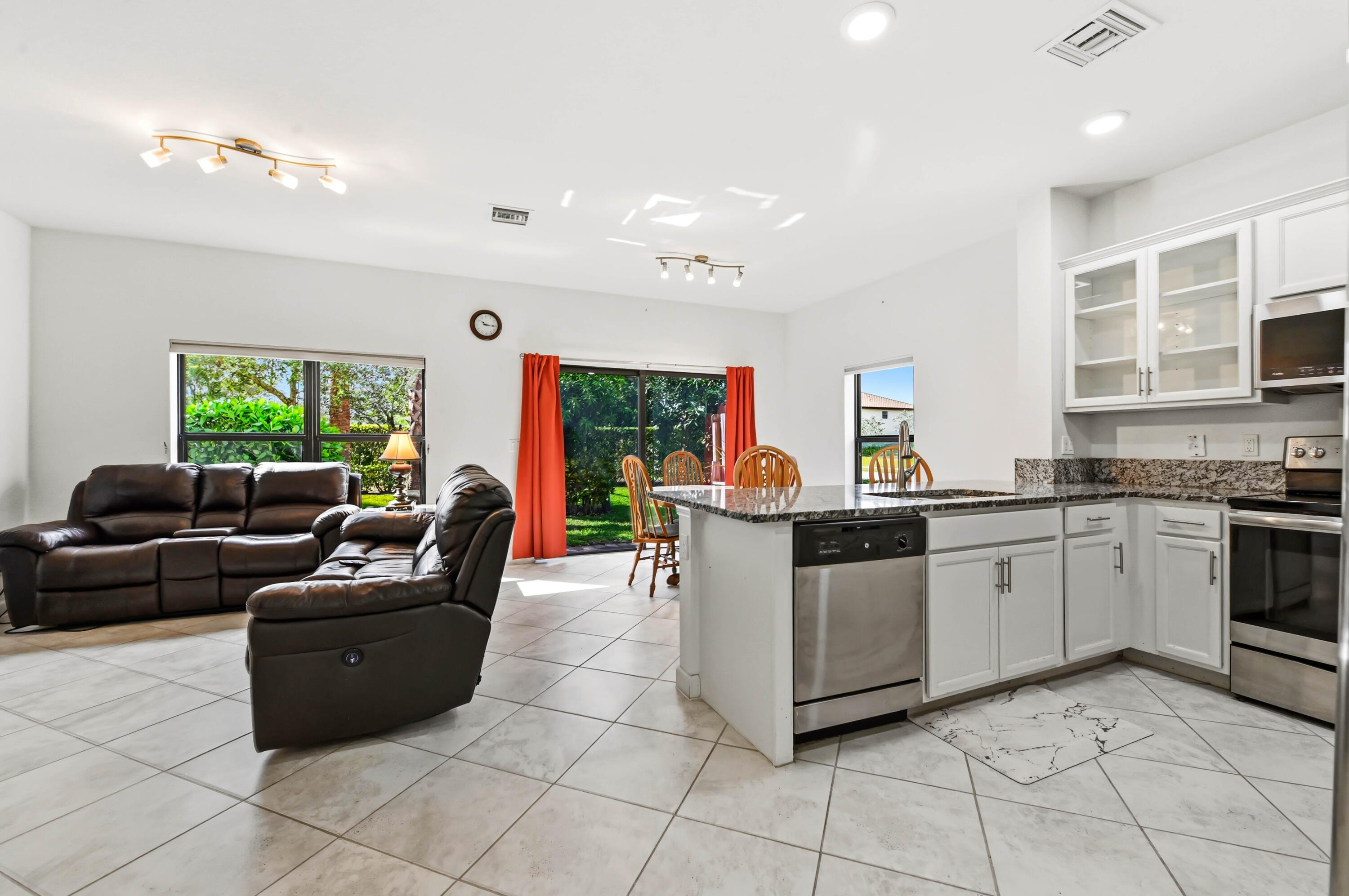 SABAL GROVE - Residential