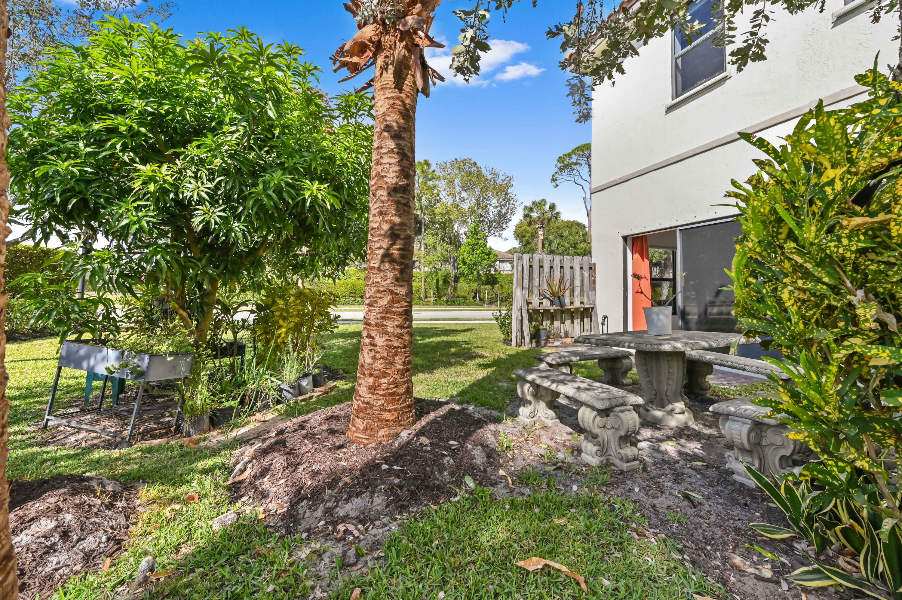 SABAL GROVE - Residential