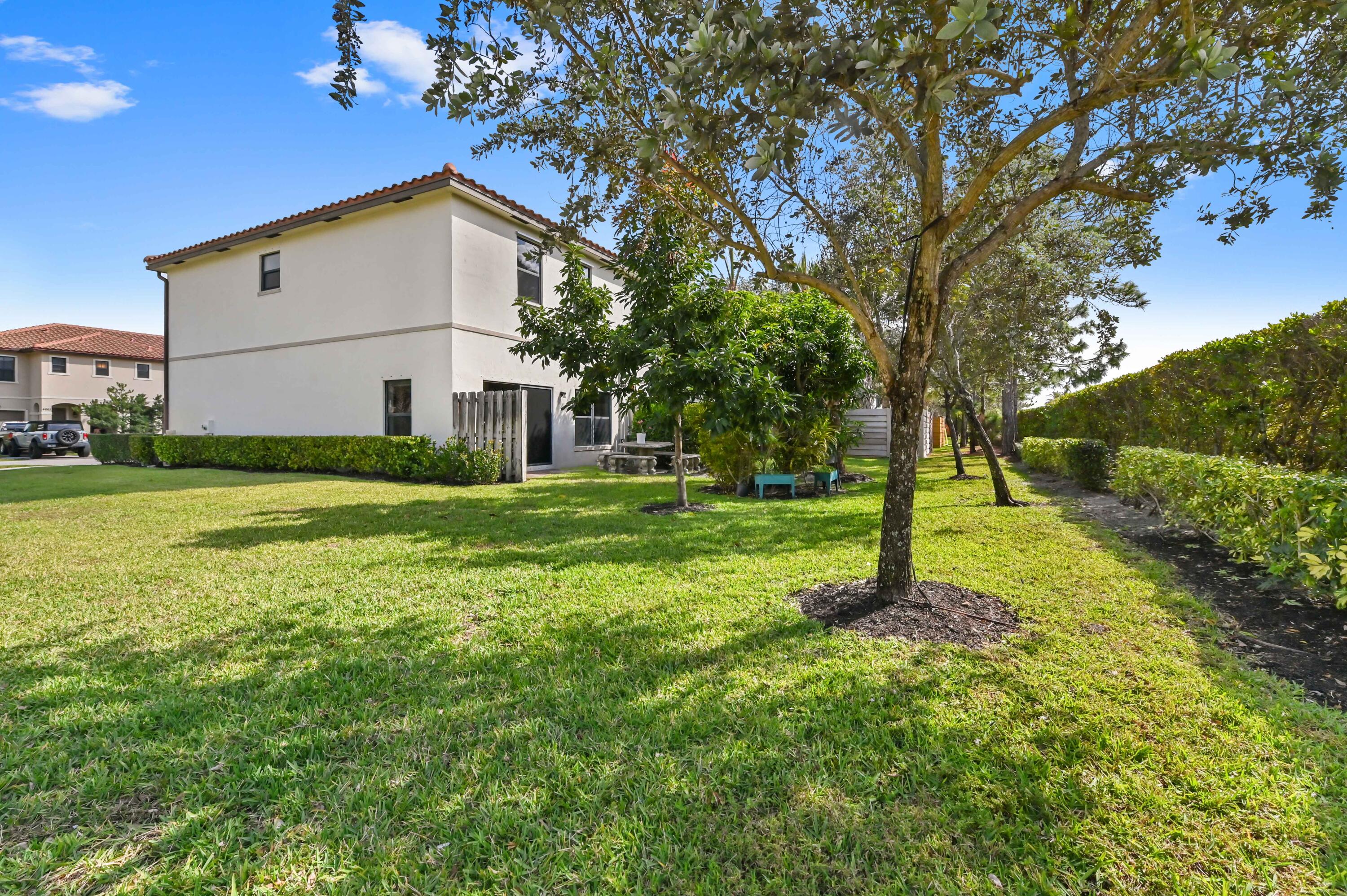 SABAL GROVE - Residential