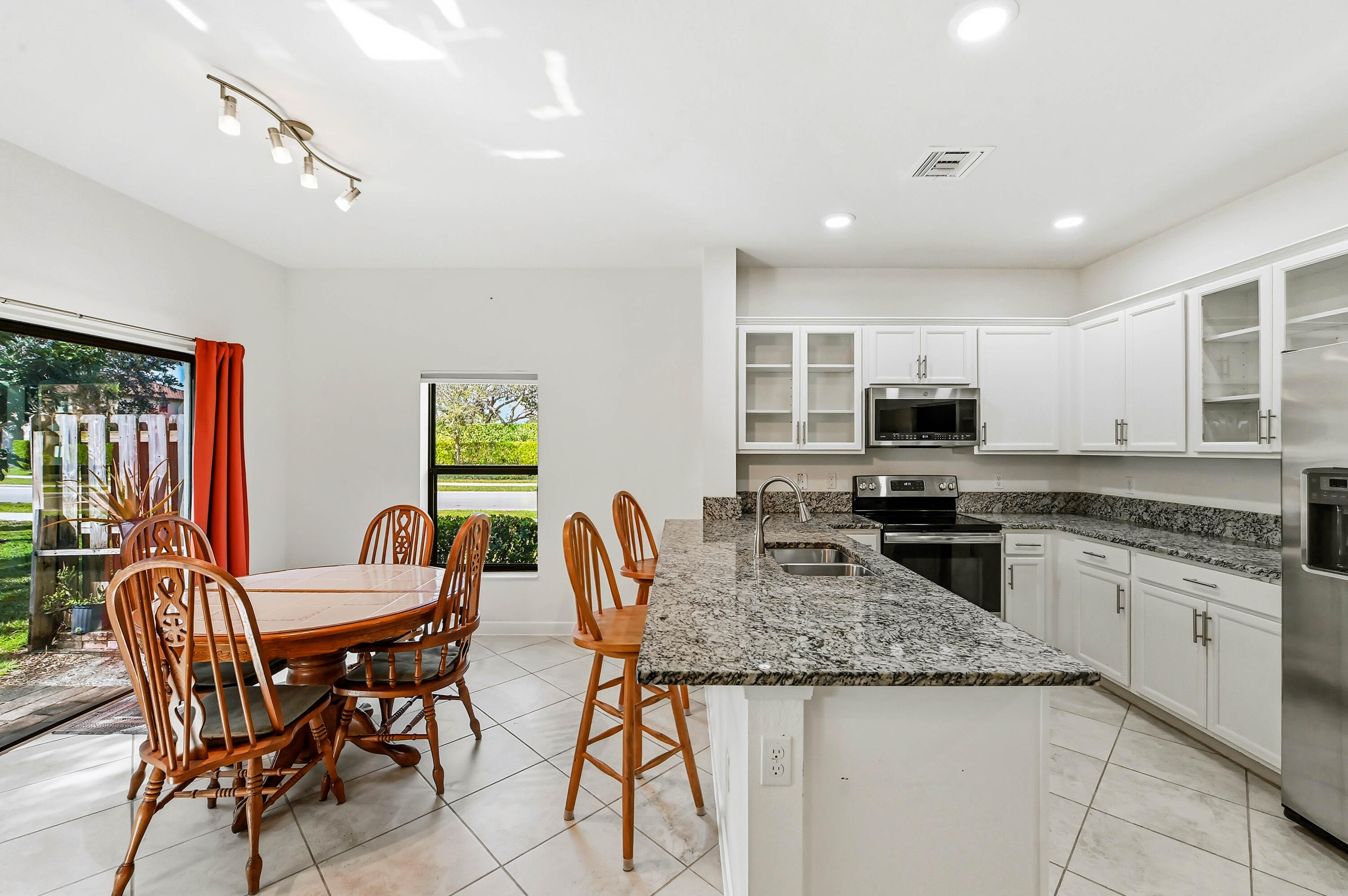 SABAL GROVE - Residential