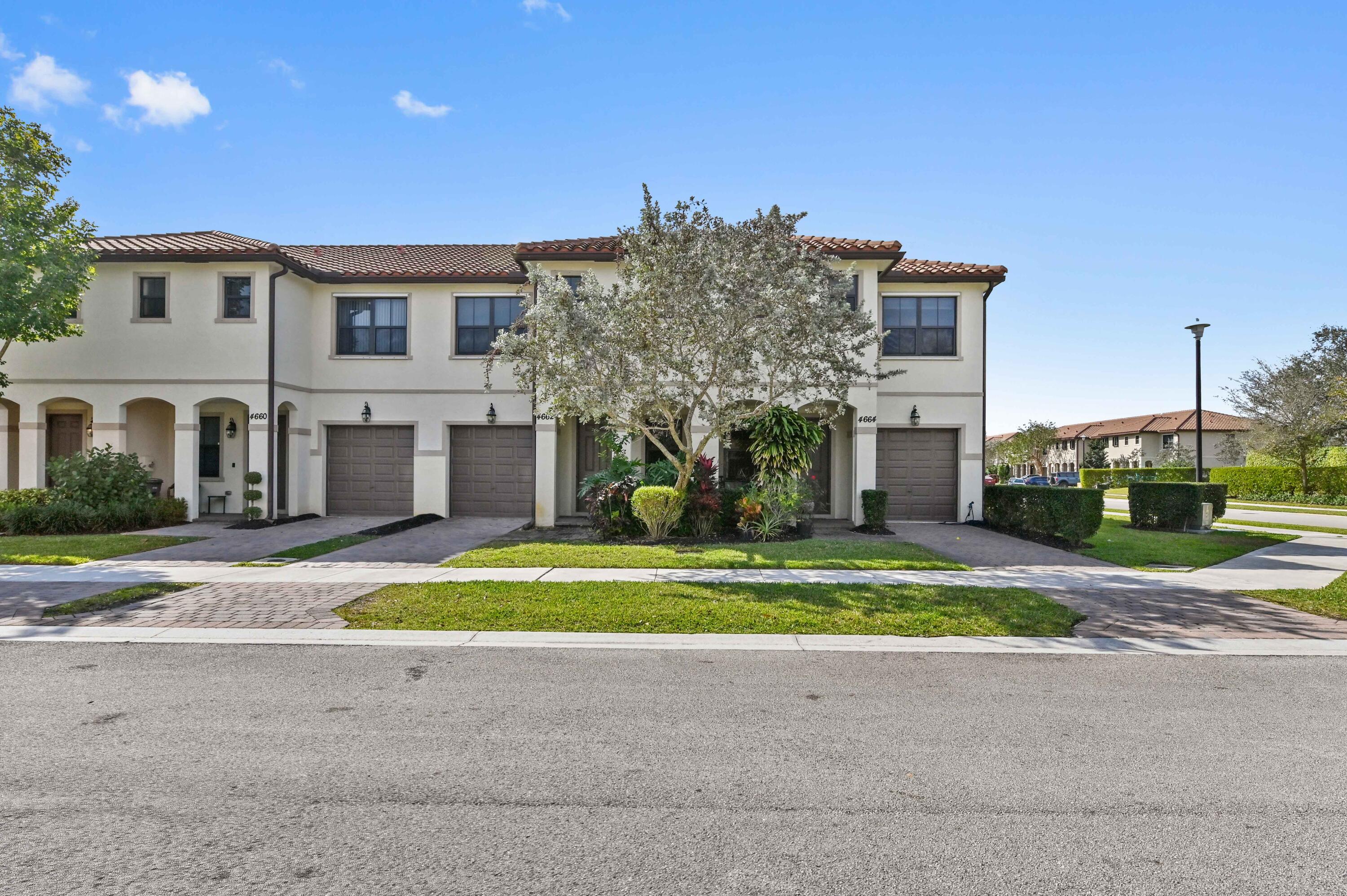 SABAL GROVE - Residential