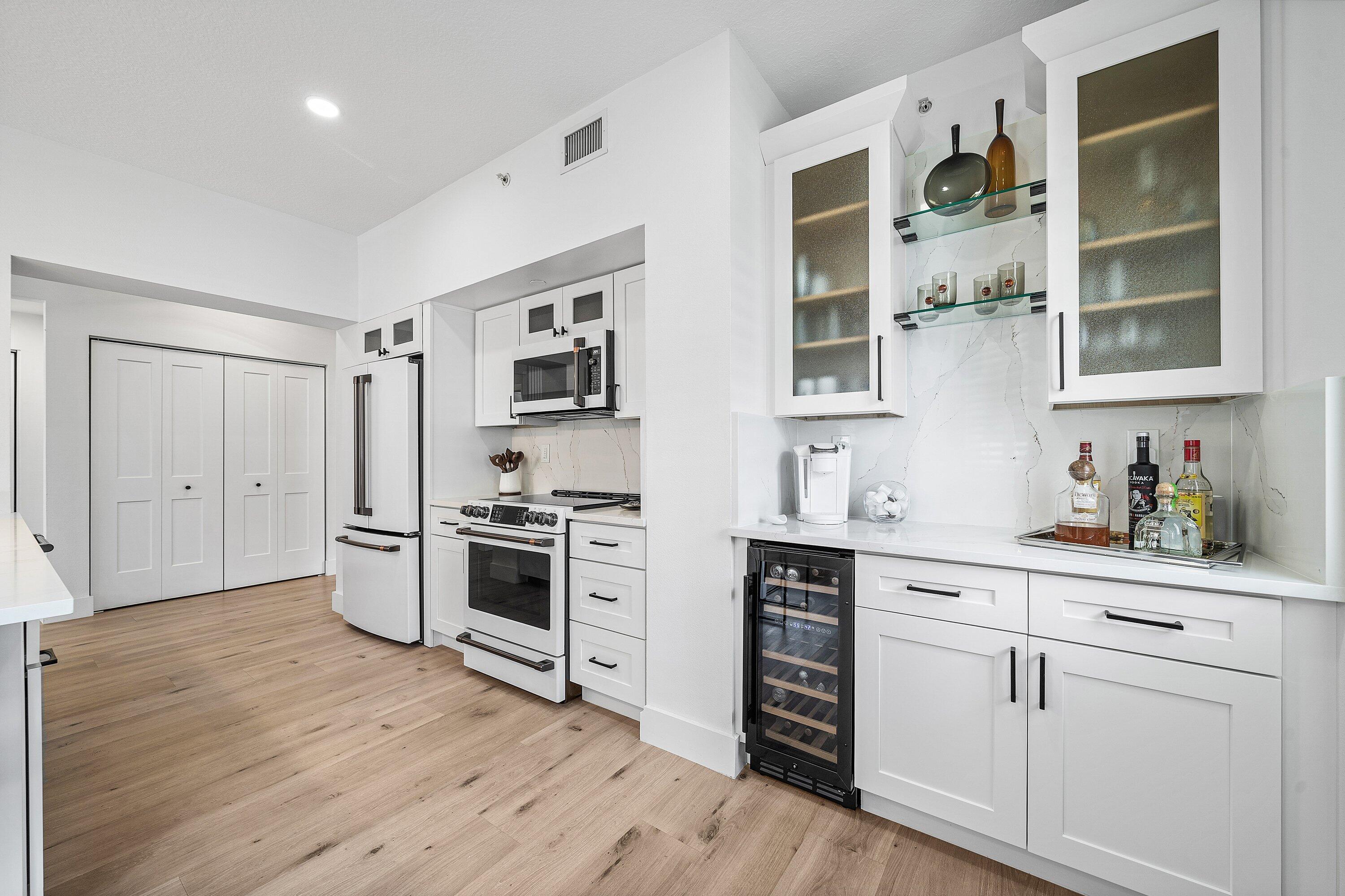PINEAPPLE GROVE VILLAGE CONDO - Residential