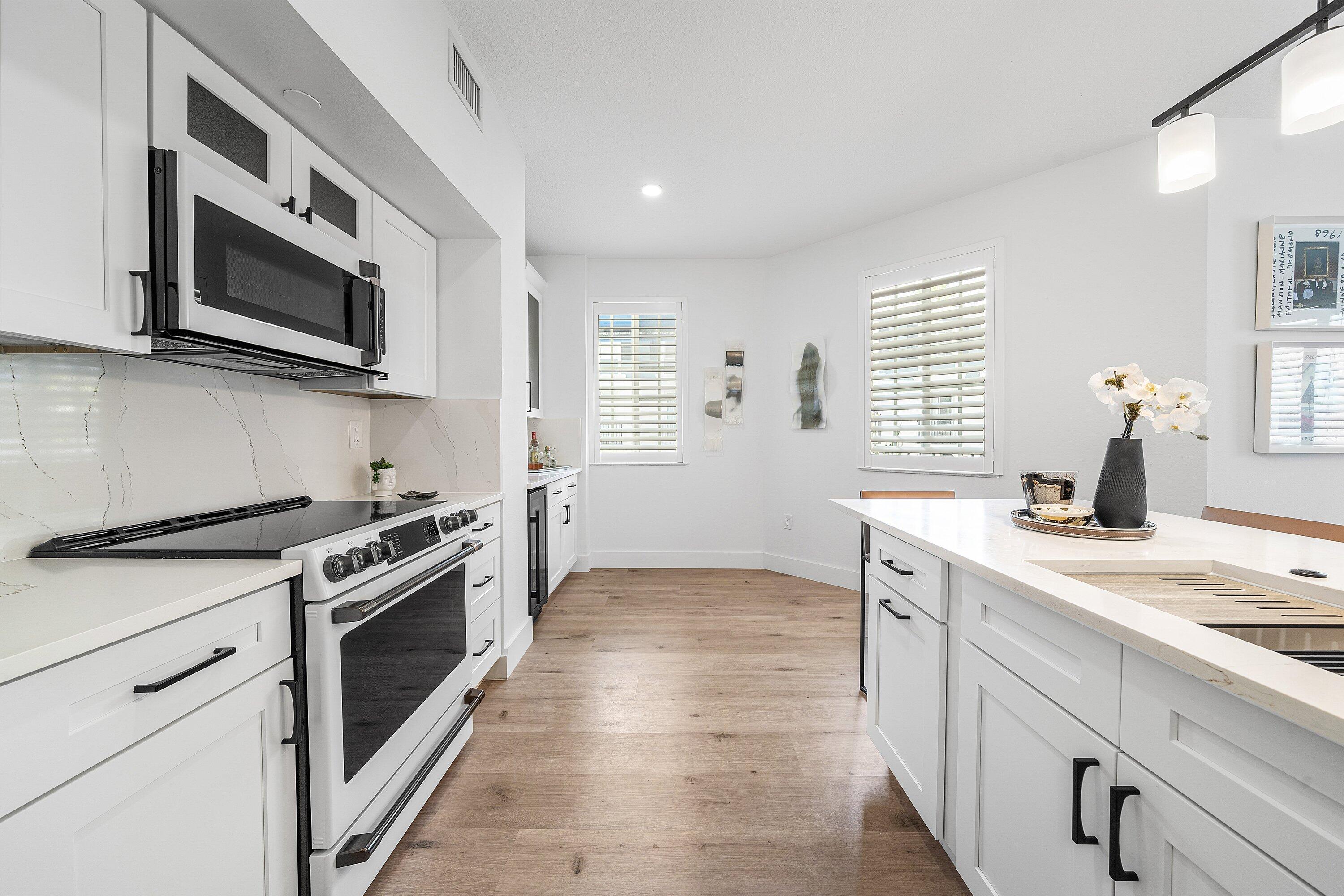 PINEAPPLE GROVE VILLAGE CONDO - Residential