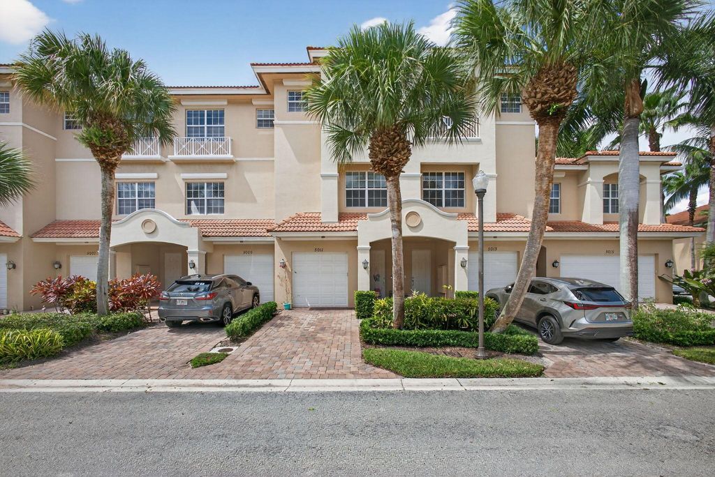 Photo of 5011 Vine Cliff Way W, Palm Beach Gardens, FL 33418 (MLS # R11125852)