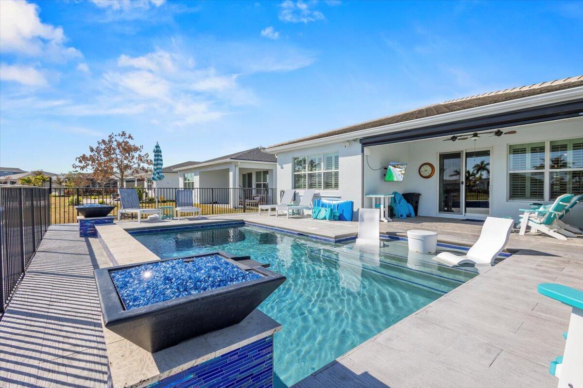 Mandarlie MATTAMY AT SOUTHERN GROVE PLAT 1 REPLAT - Residential