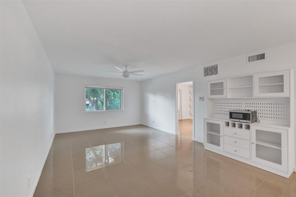 listing image 0