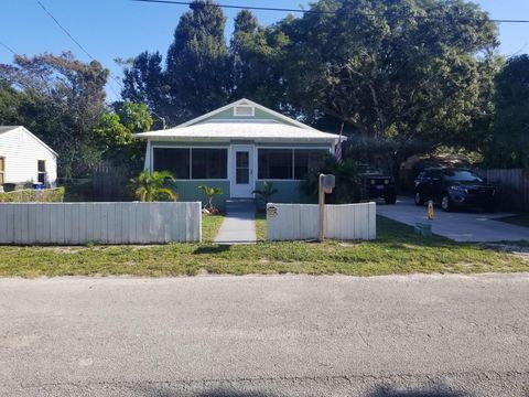 Photo of 1224 Raymond Avenue, Fort Pierce, FL 34950 (MLS # R11139437)