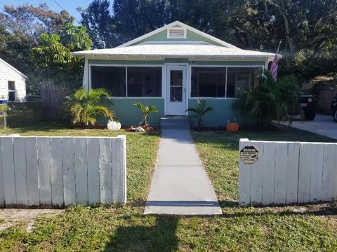 Photo of 1224 Raymond Avenue, Fort Pierce, FL 34950 (MLS # R11139437)