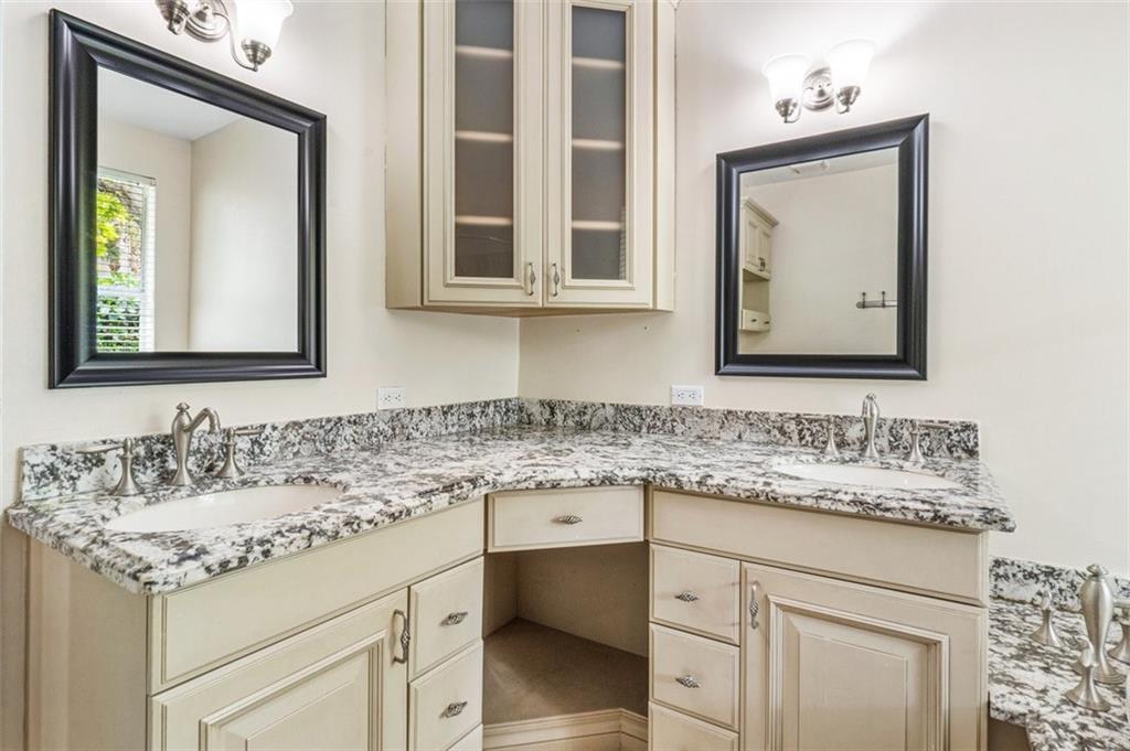 Parkwood Ix 153-28 B - Residential