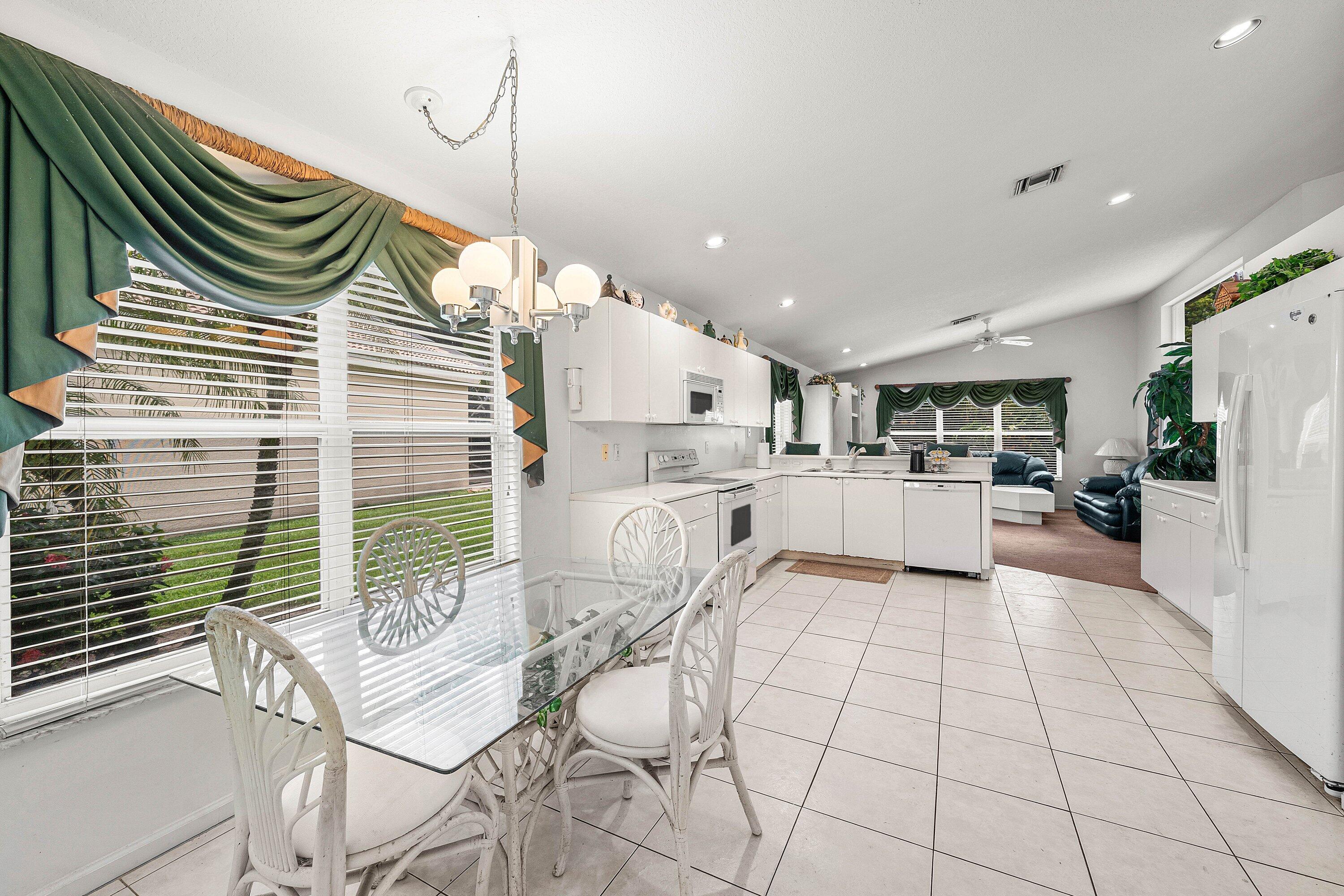 VALENCIA LAKES 1 - Residential