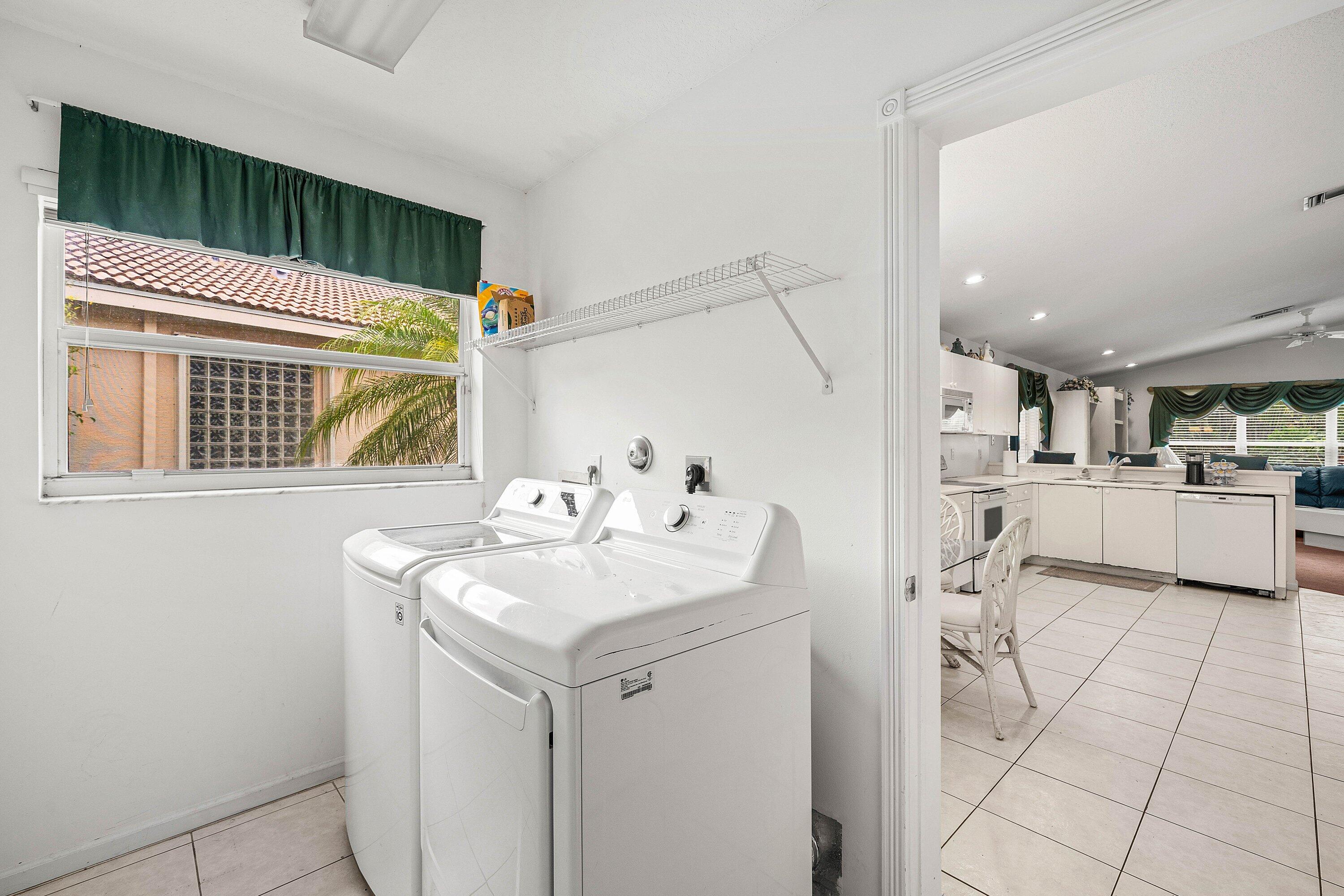 VALENCIA LAKES 1 - Residential