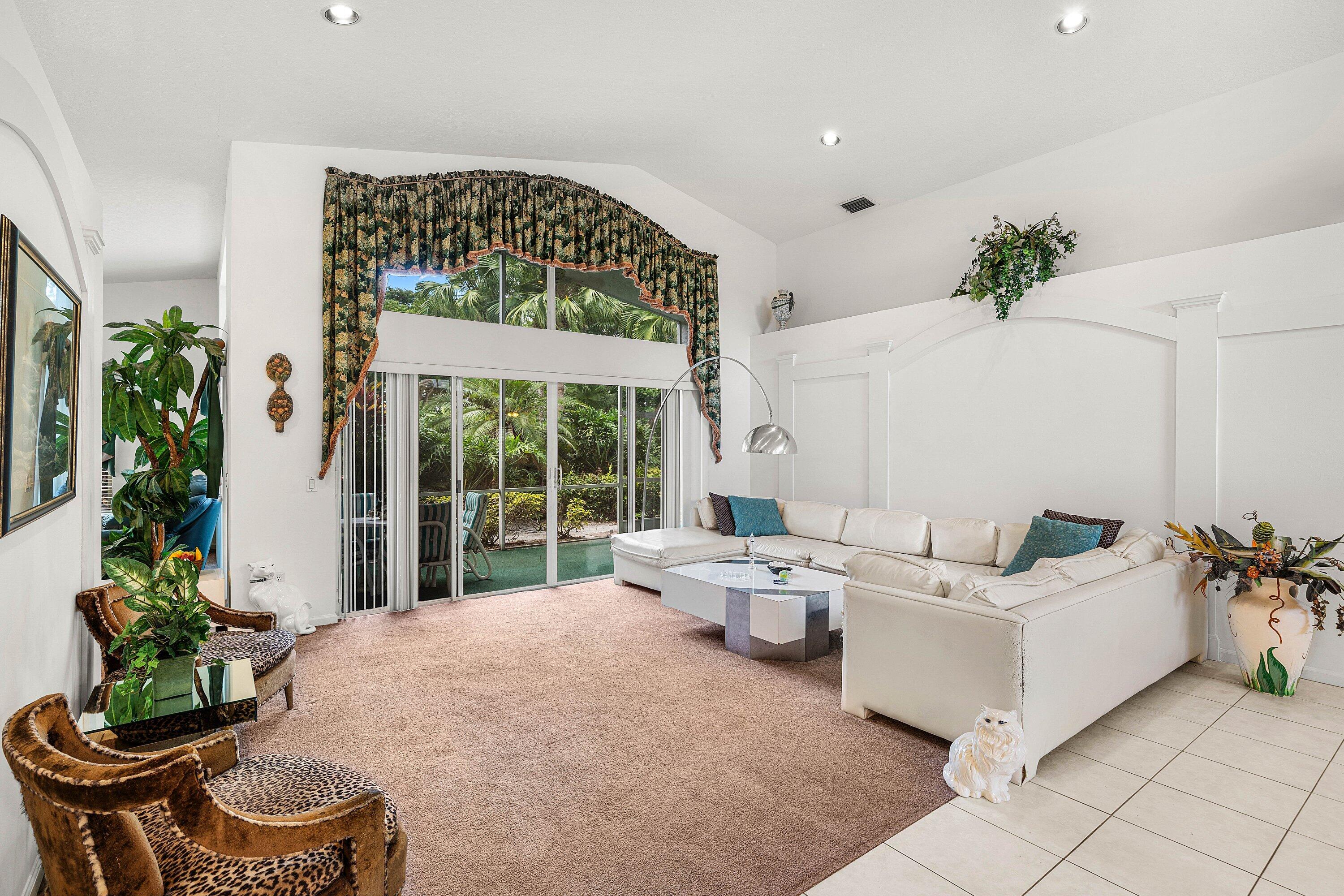 VALENCIA LAKES 1 - Residential