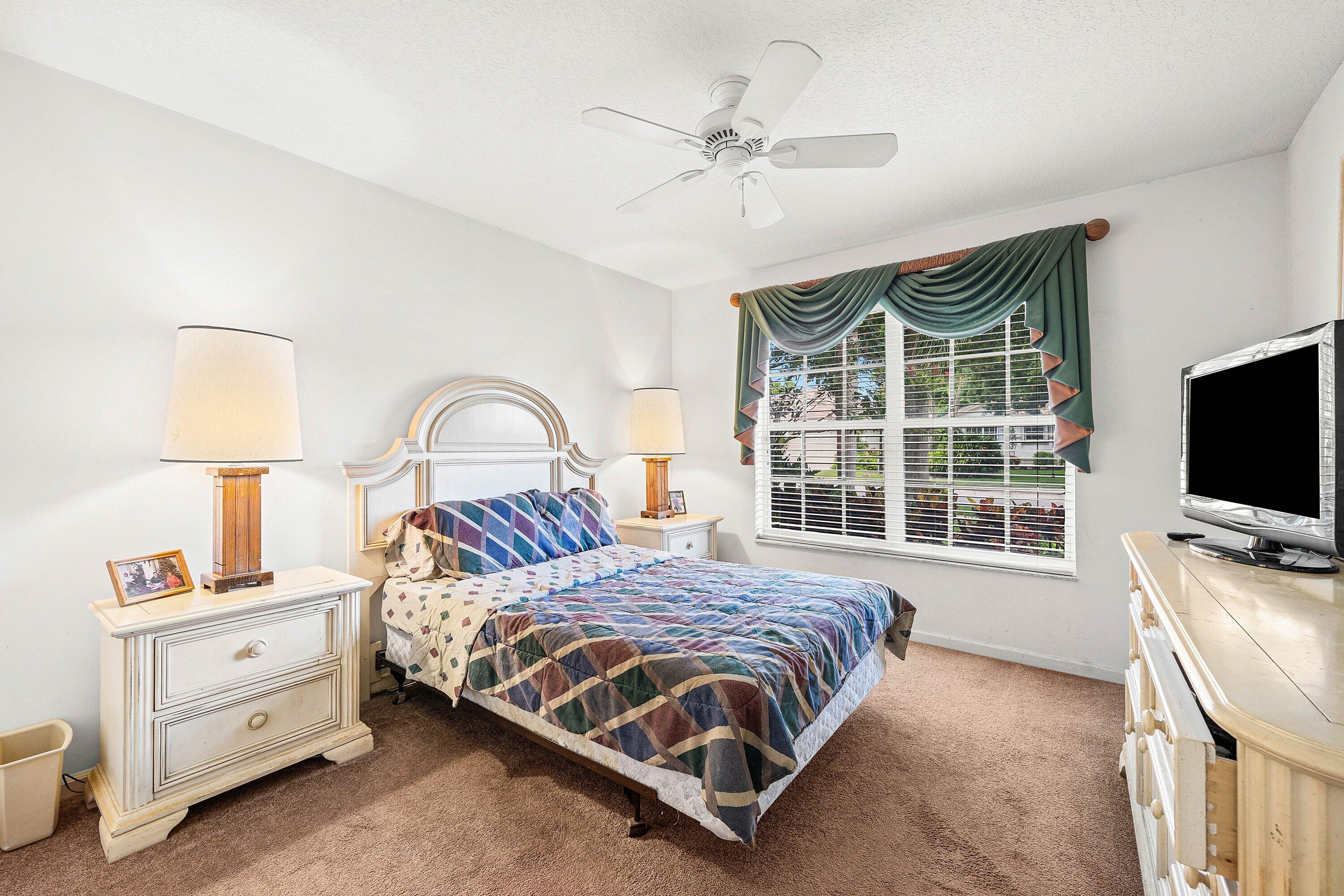 VALENCIA LAKES 1 - Residential