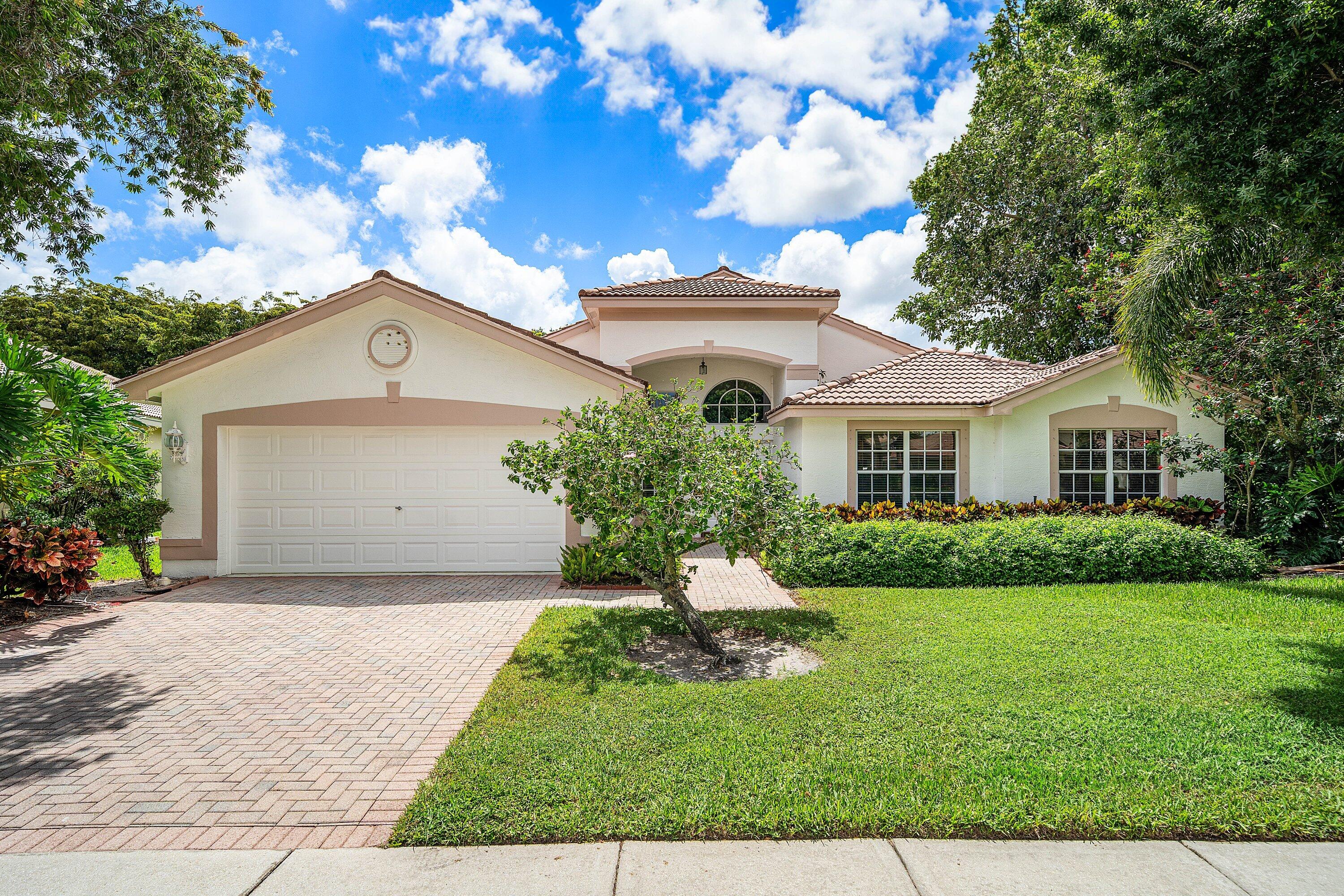 VALENCIA LAKES 1 - Residential