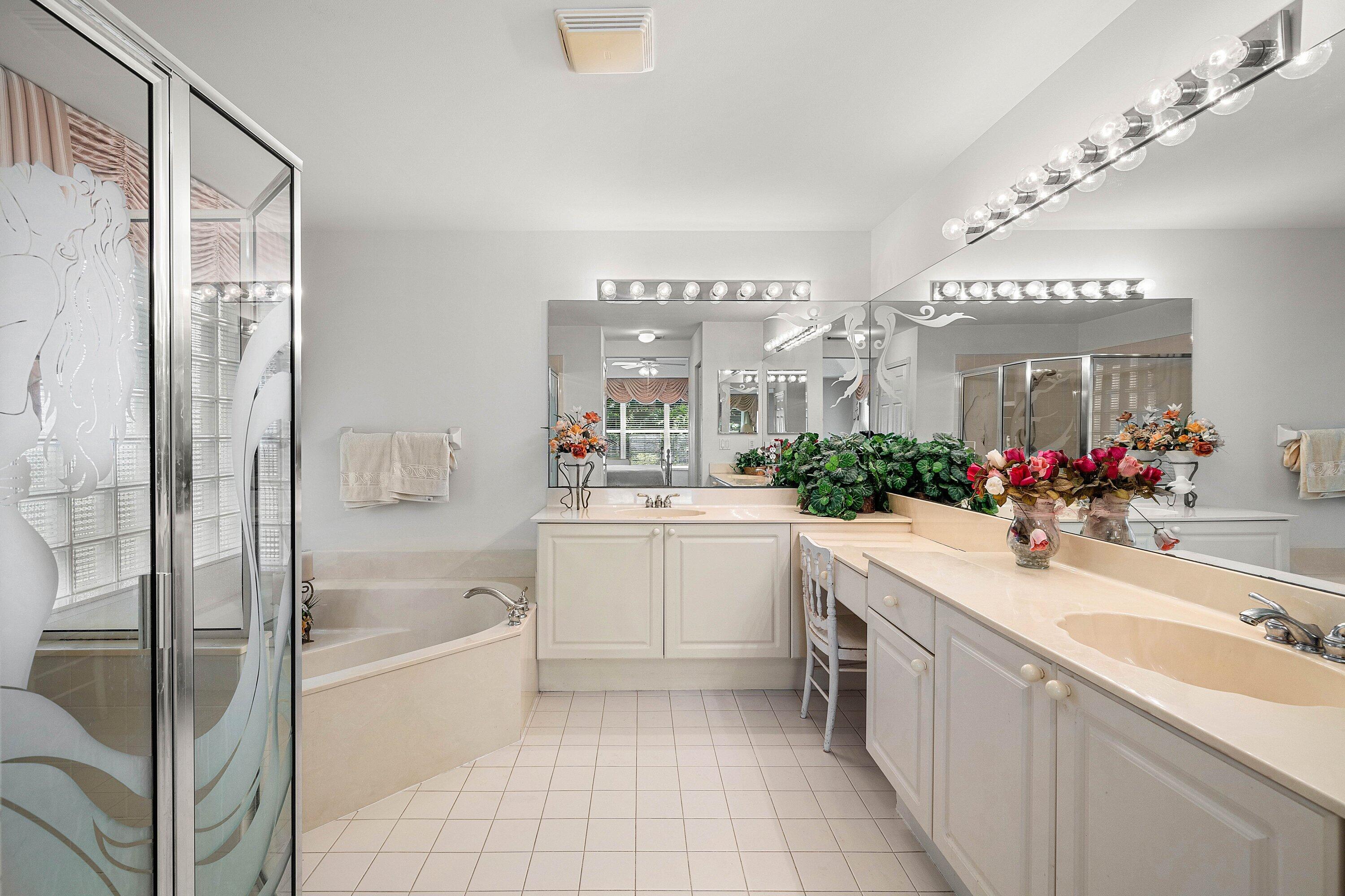 VALENCIA LAKES 1 - Residential