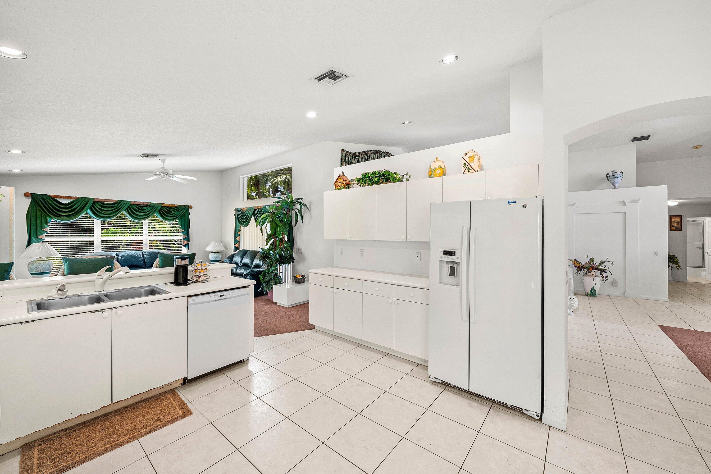 VALENCIA LAKES 1 - Residential