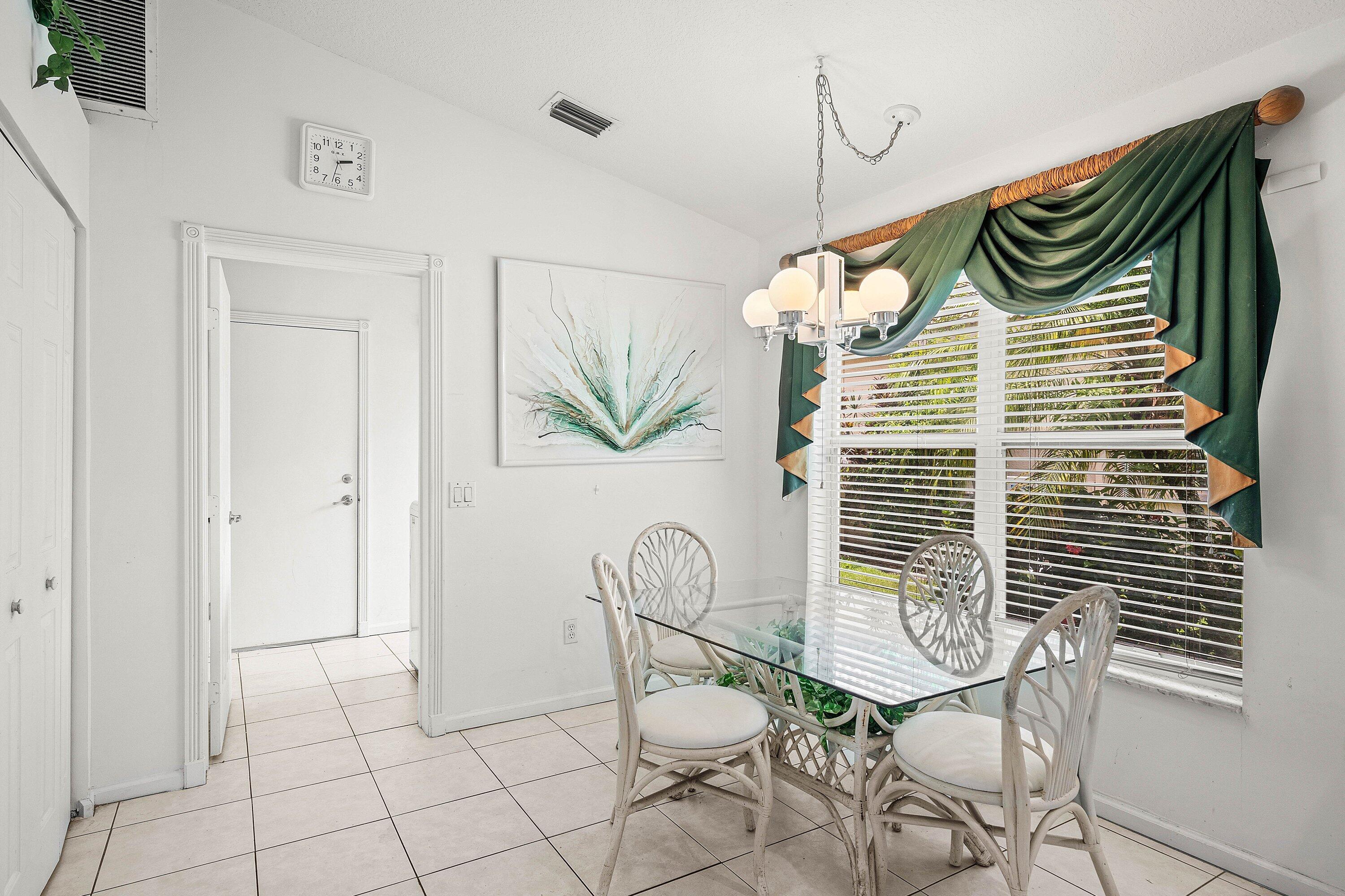 VALENCIA LAKES 1 - Residential