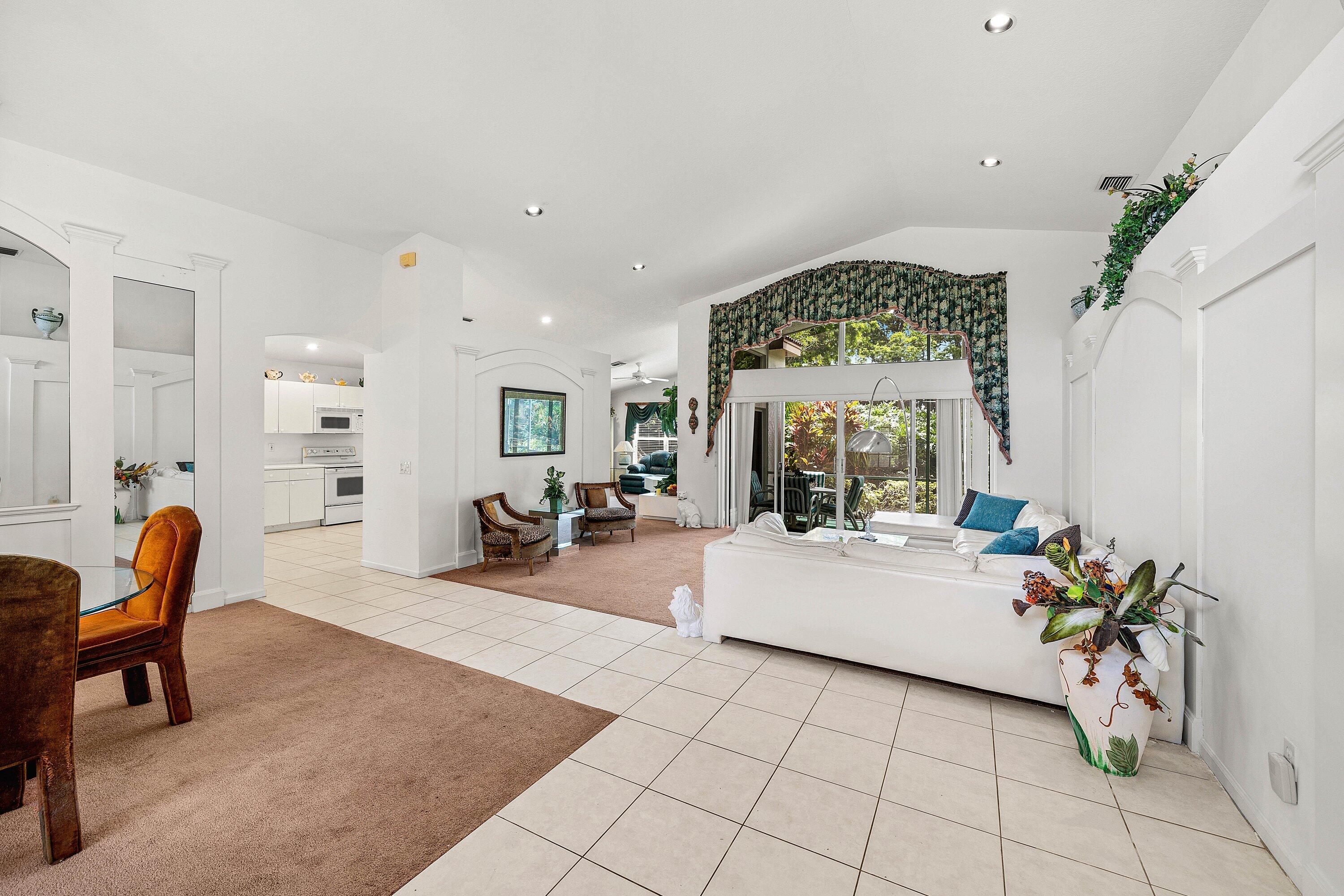 VALENCIA LAKES 1 - Residential