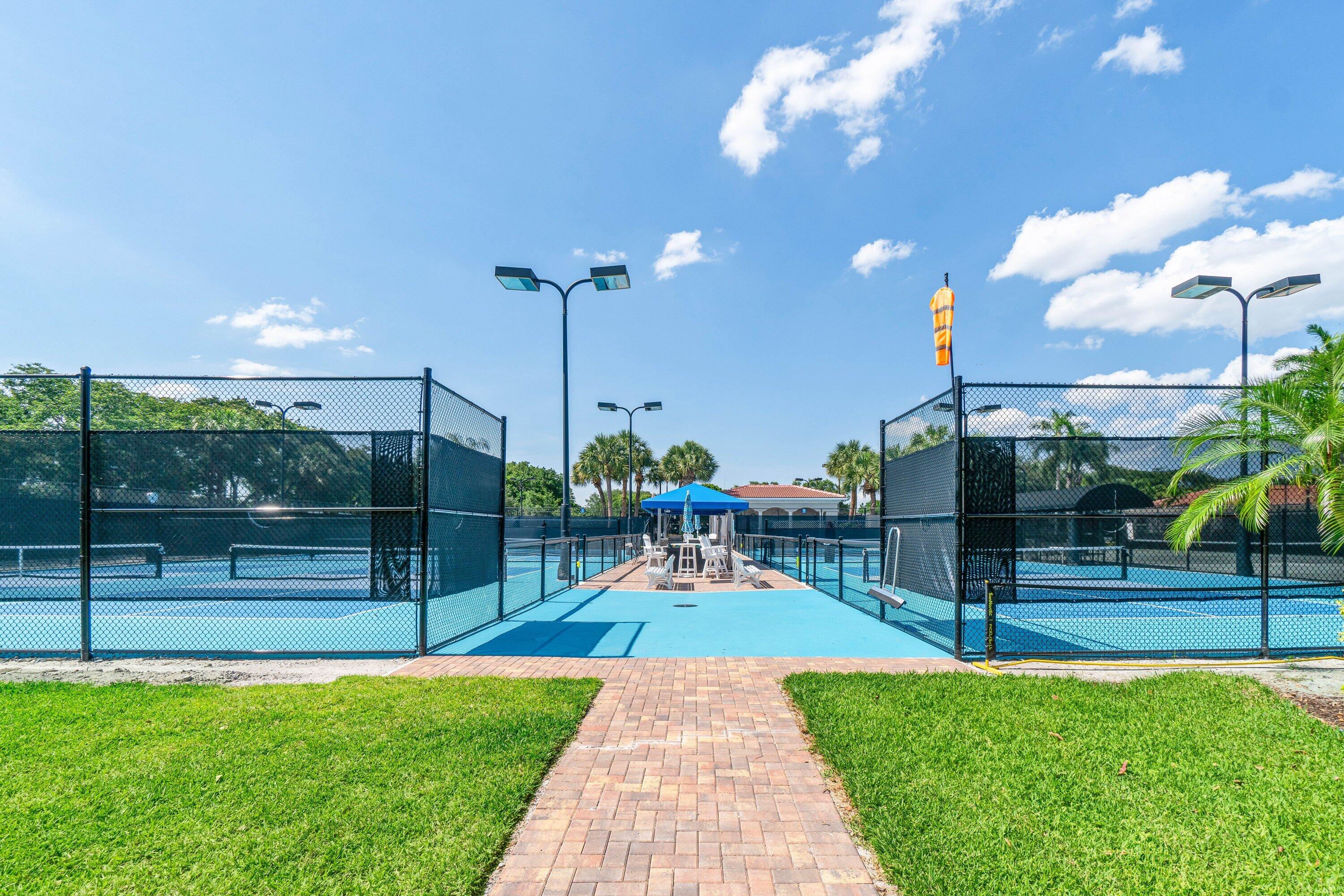 VALENCIA LAKES 1 - Residential