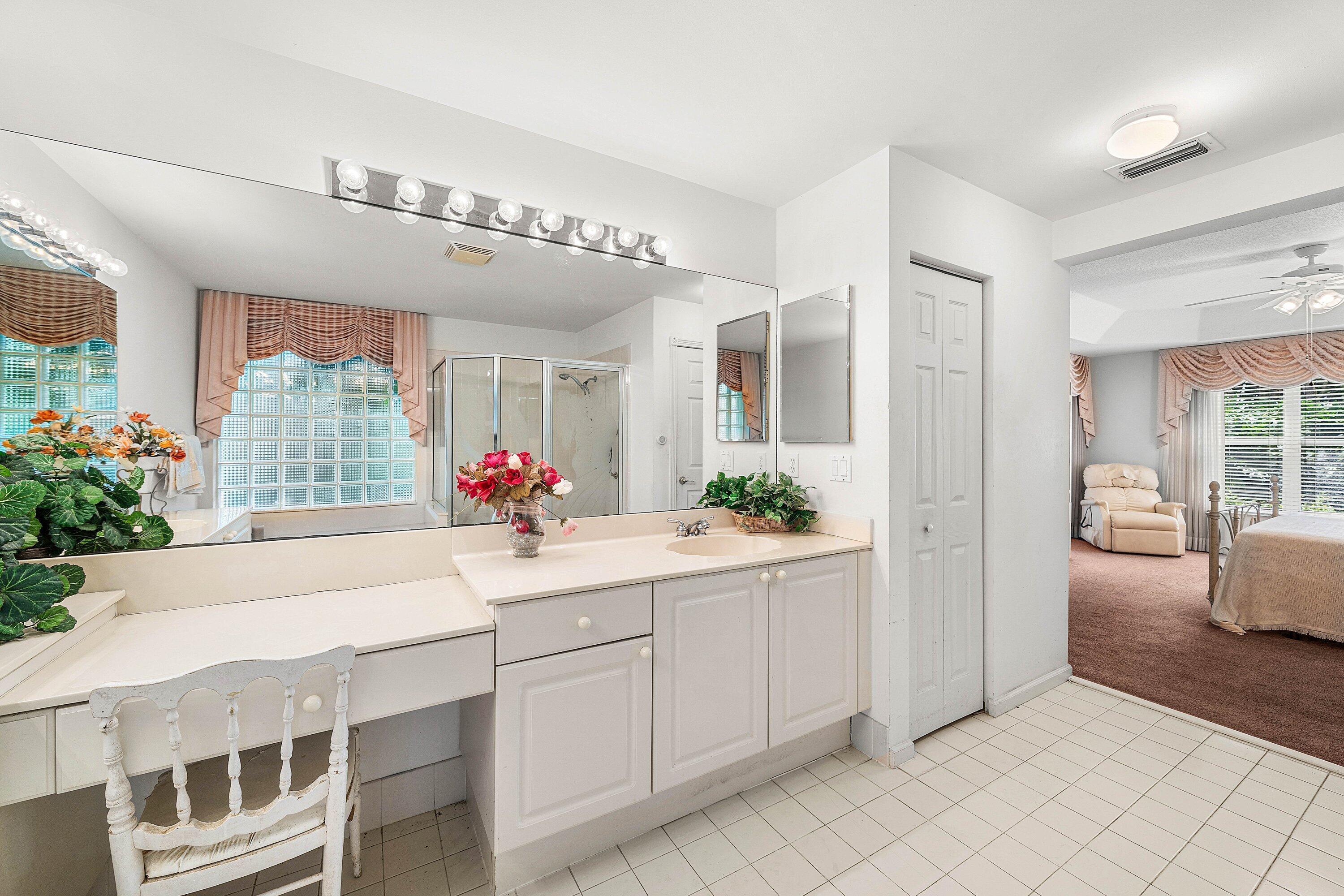 VALENCIA LAKES 1 - Residential