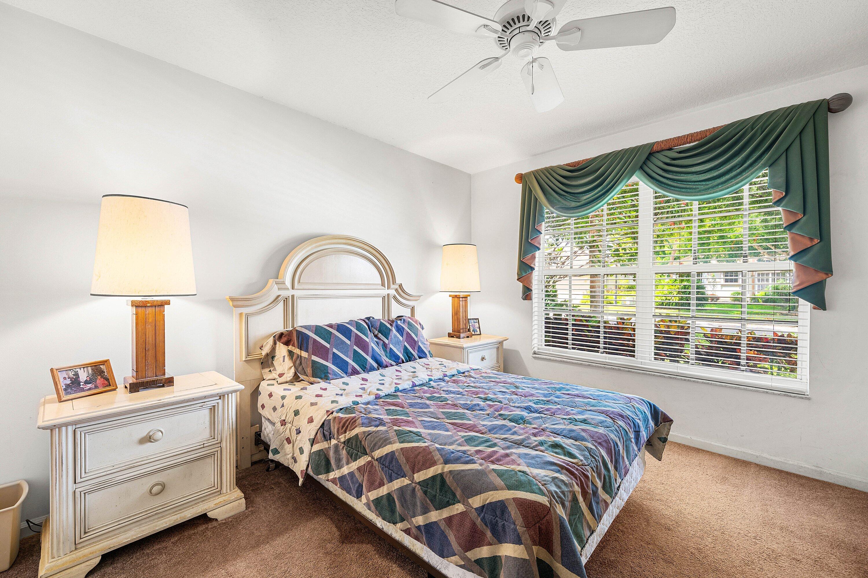 VALENCIA LAKES 1 - Residential