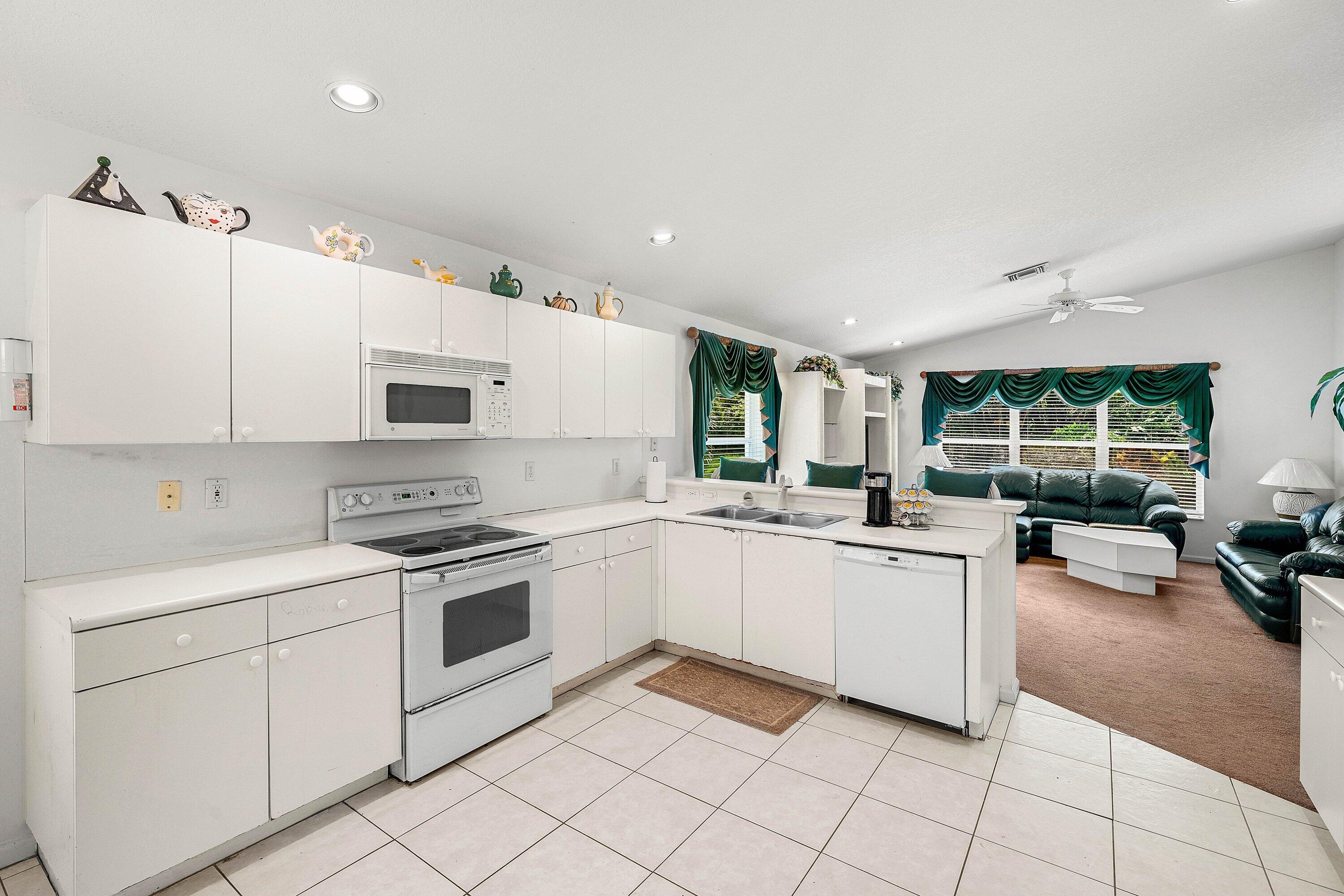 VALENCIA LAKES 1 - Residential