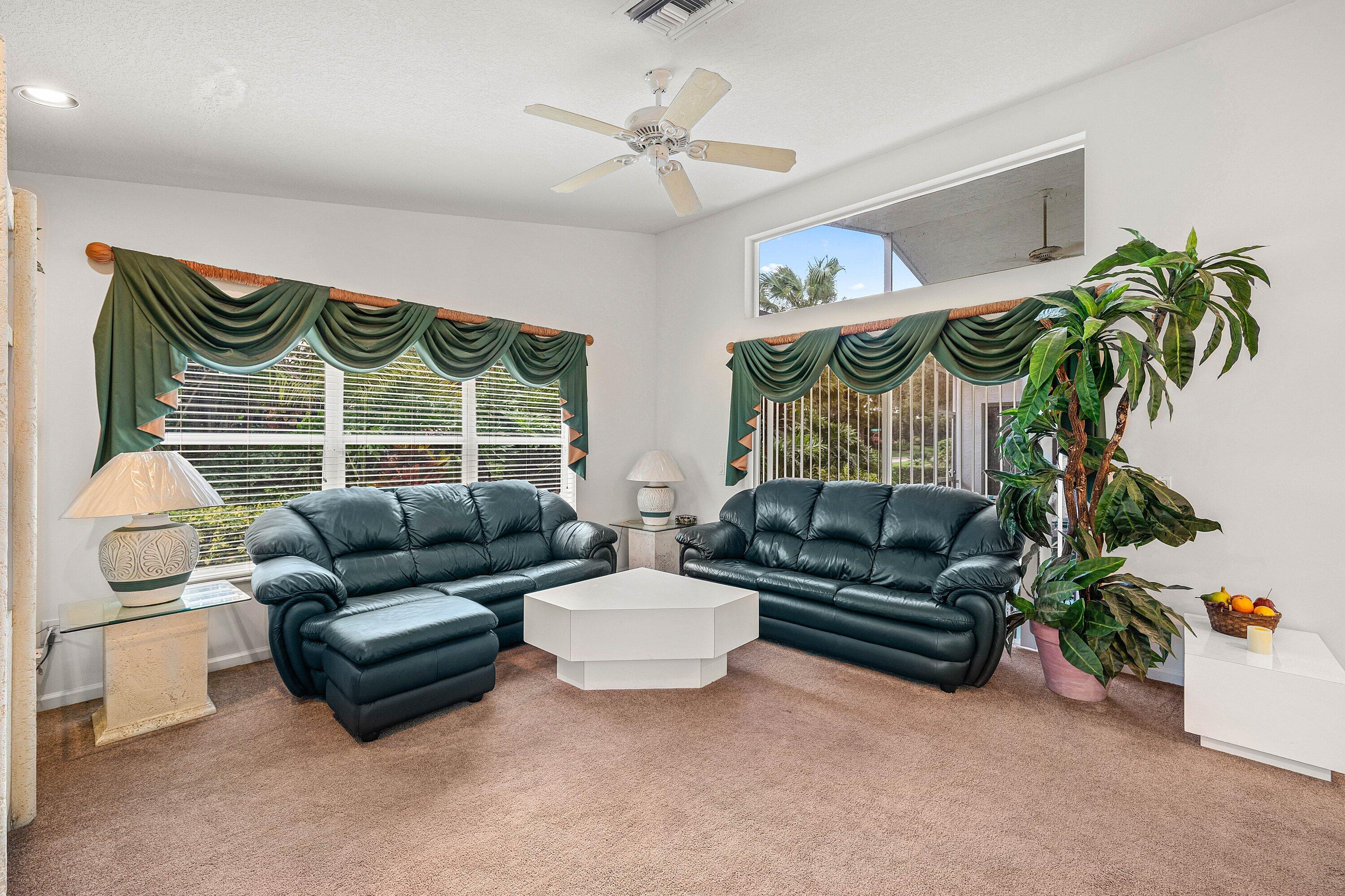 VALENCIA LAKES 1 - Residential