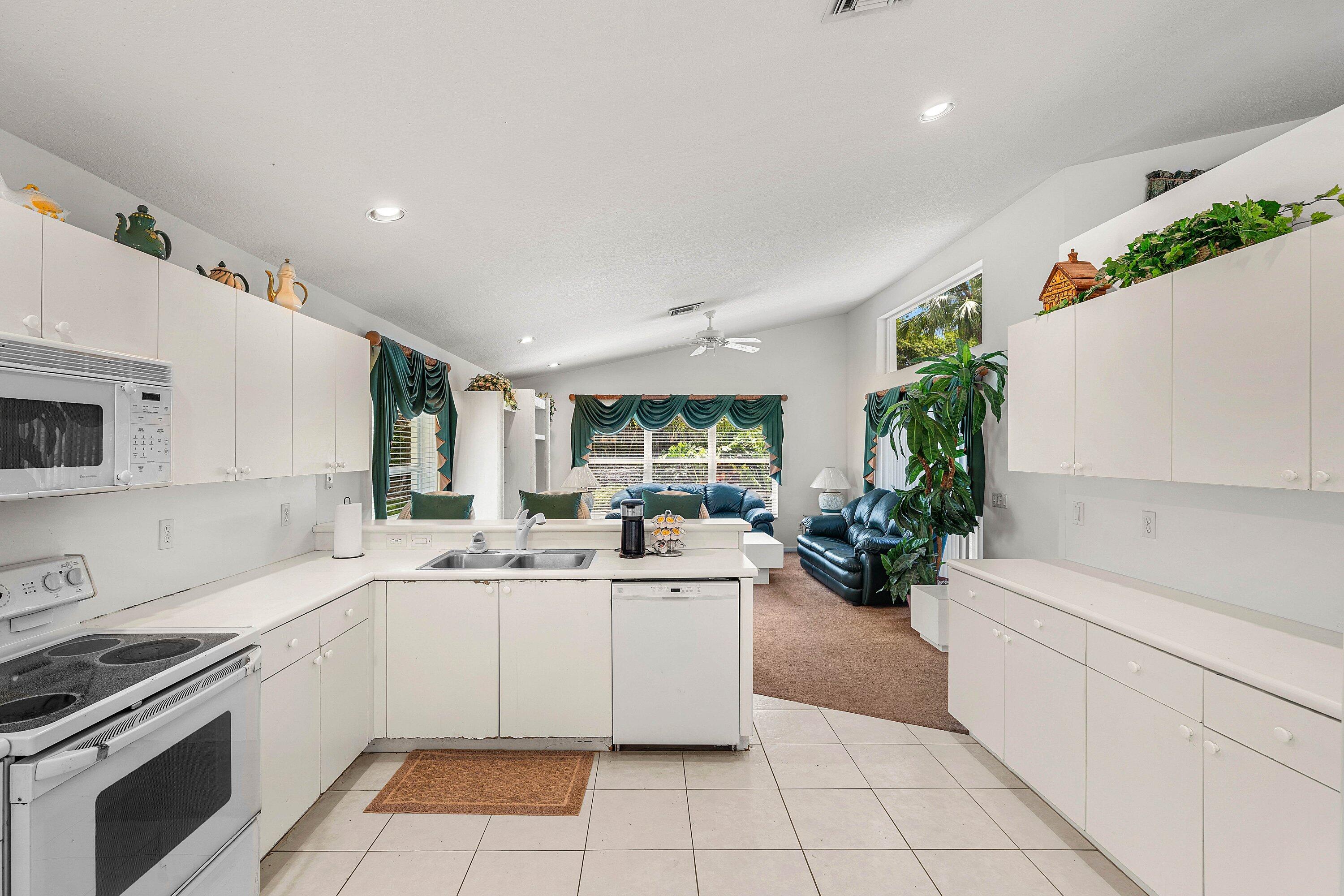 VALENCIA LAKES 1 - Residential