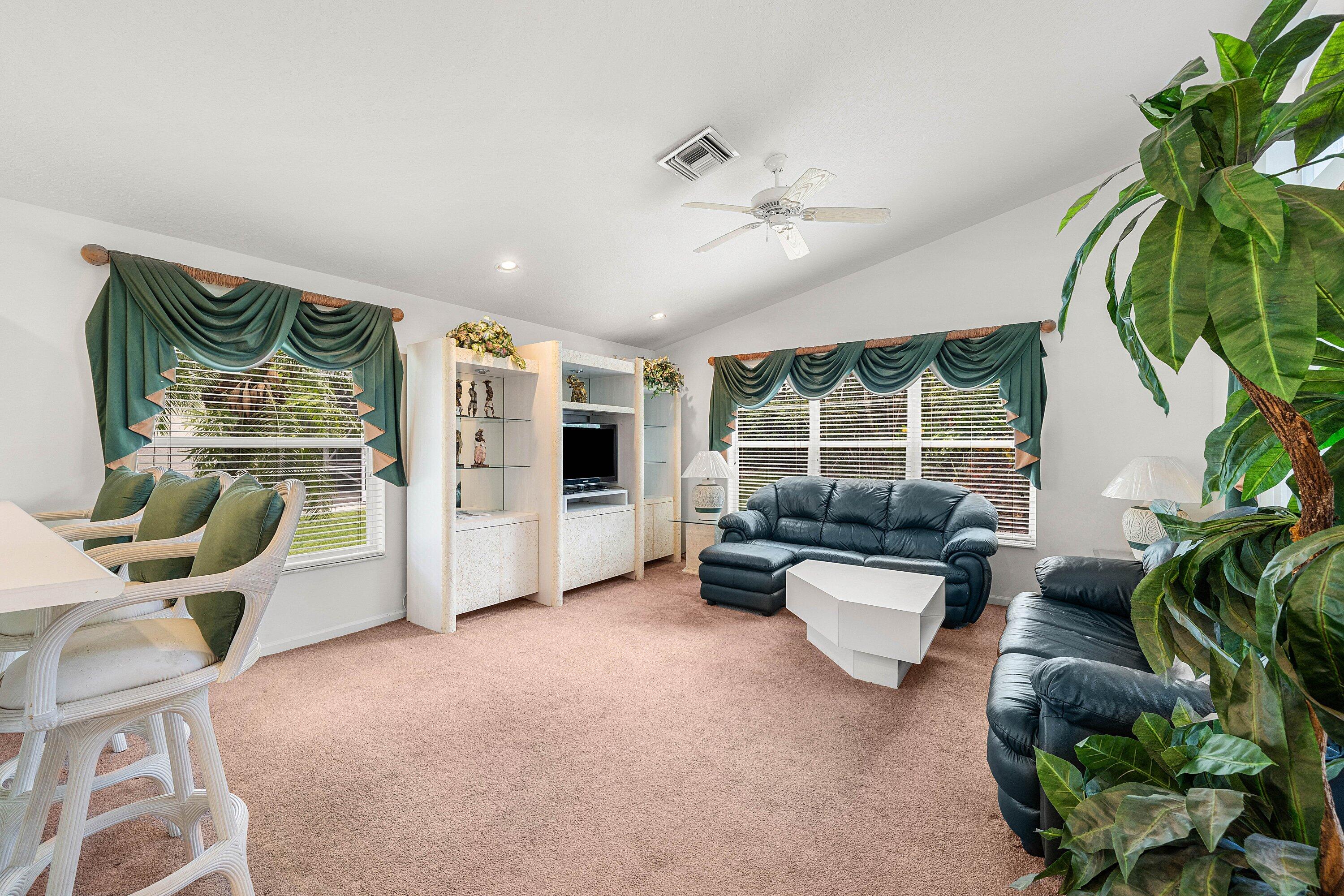 VALENCIA LAKES 1 - Residential