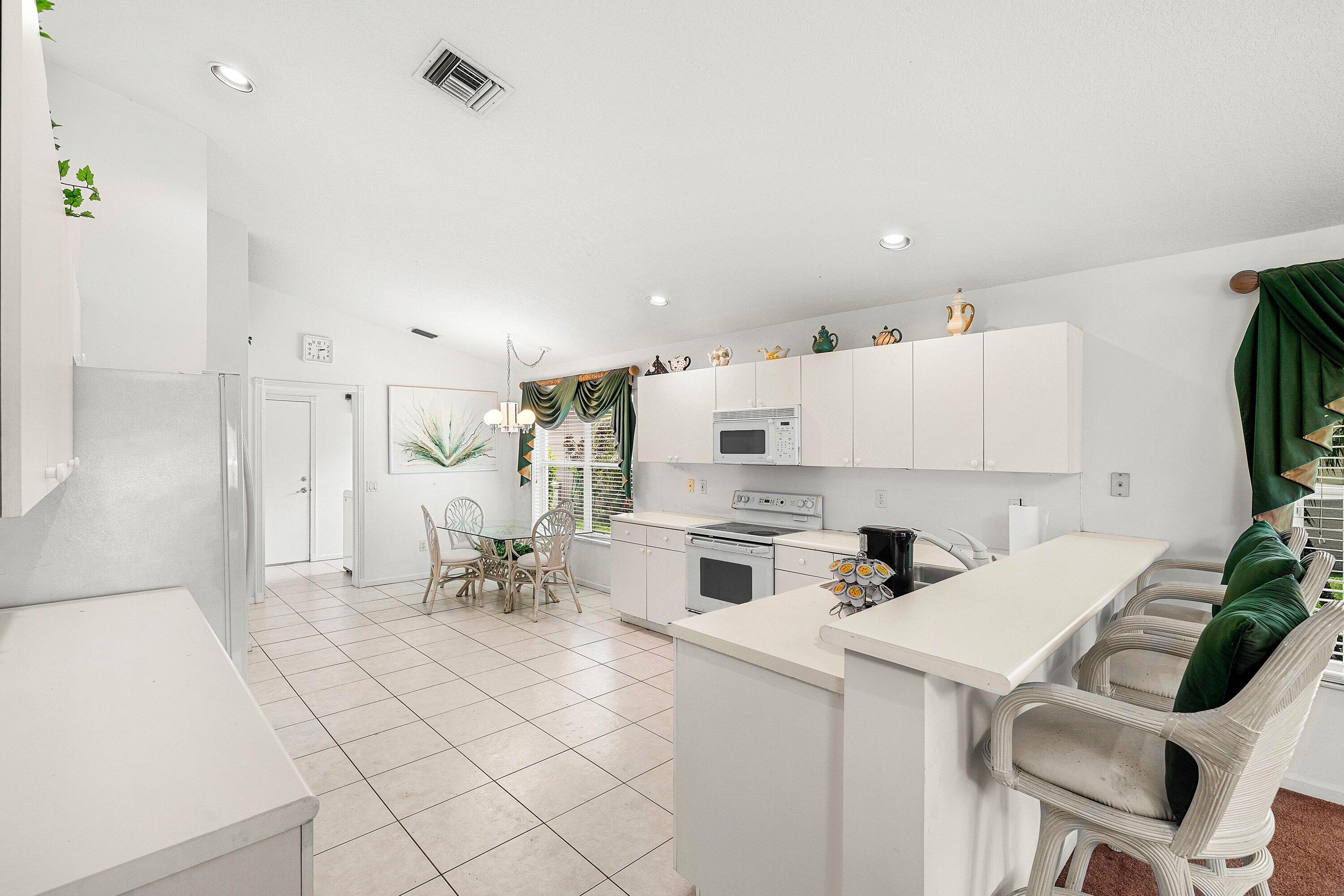 VALENCIA LAKES 1 - Residential