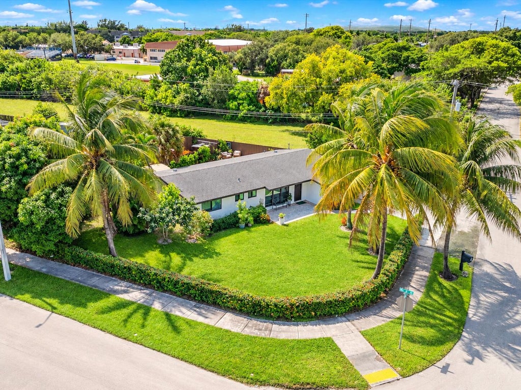 Photo of 5051 NE 6TH Avenue, Deerfield Beach, FL 33064 (MLS # B26088065)