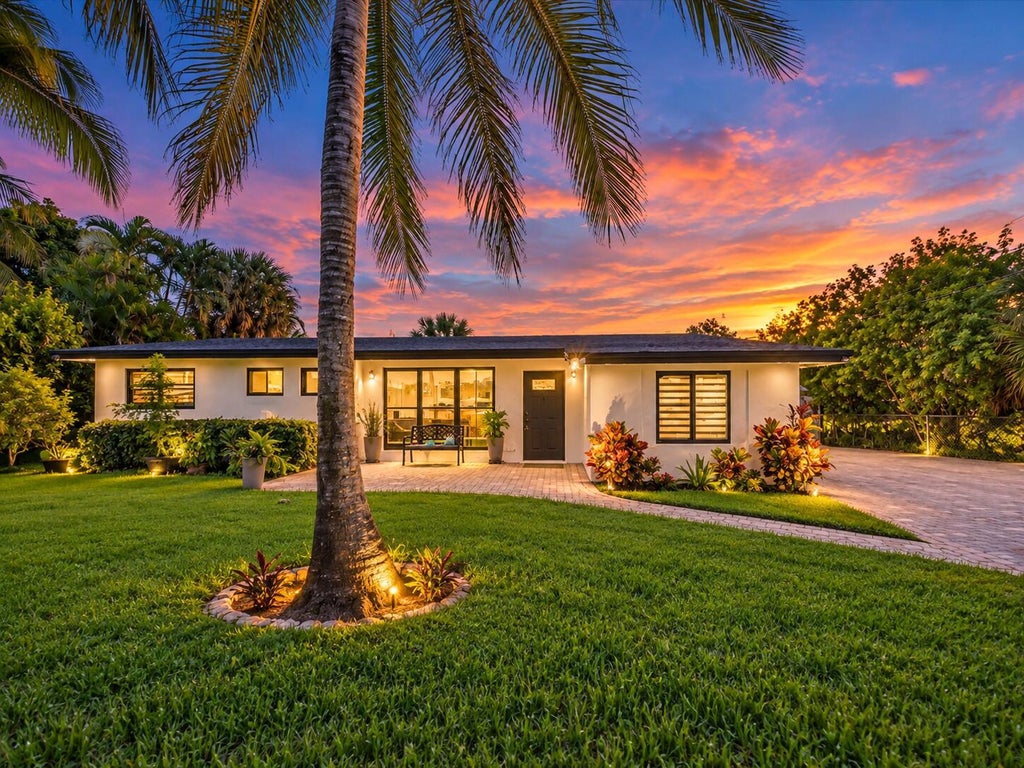 Photo of 5051 NE 6TH Avenue, Deerfield Beach, FL 33064 (MLS # B26088065)