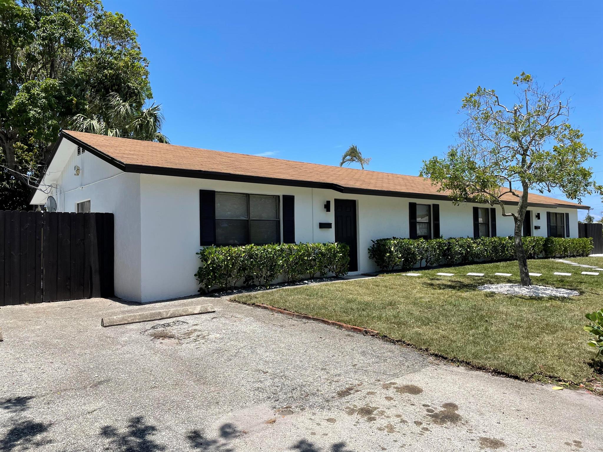 Large fenced in yard, perfect for small pet. Close to everything Downtown Delray Beach has to offer. This 2/1 is fresh and clean. Brand new landscaping. Tenant will have their own private fenced in backyard. Great Price ...Call today!