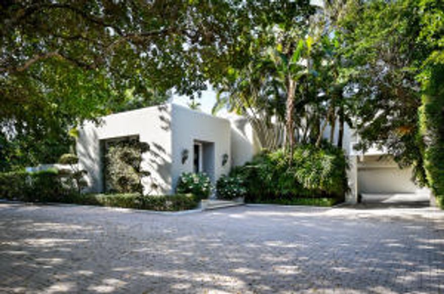 Meticulously maintained and serene Scott Snyder designed 1930's 3 bedroom, 3.5 bath on sought after Estate street. Stunning hardwood flooring, expansive living room/entertaining area, gracious staircase, high ceilings, lovely pool and more make this the perfect retreat.