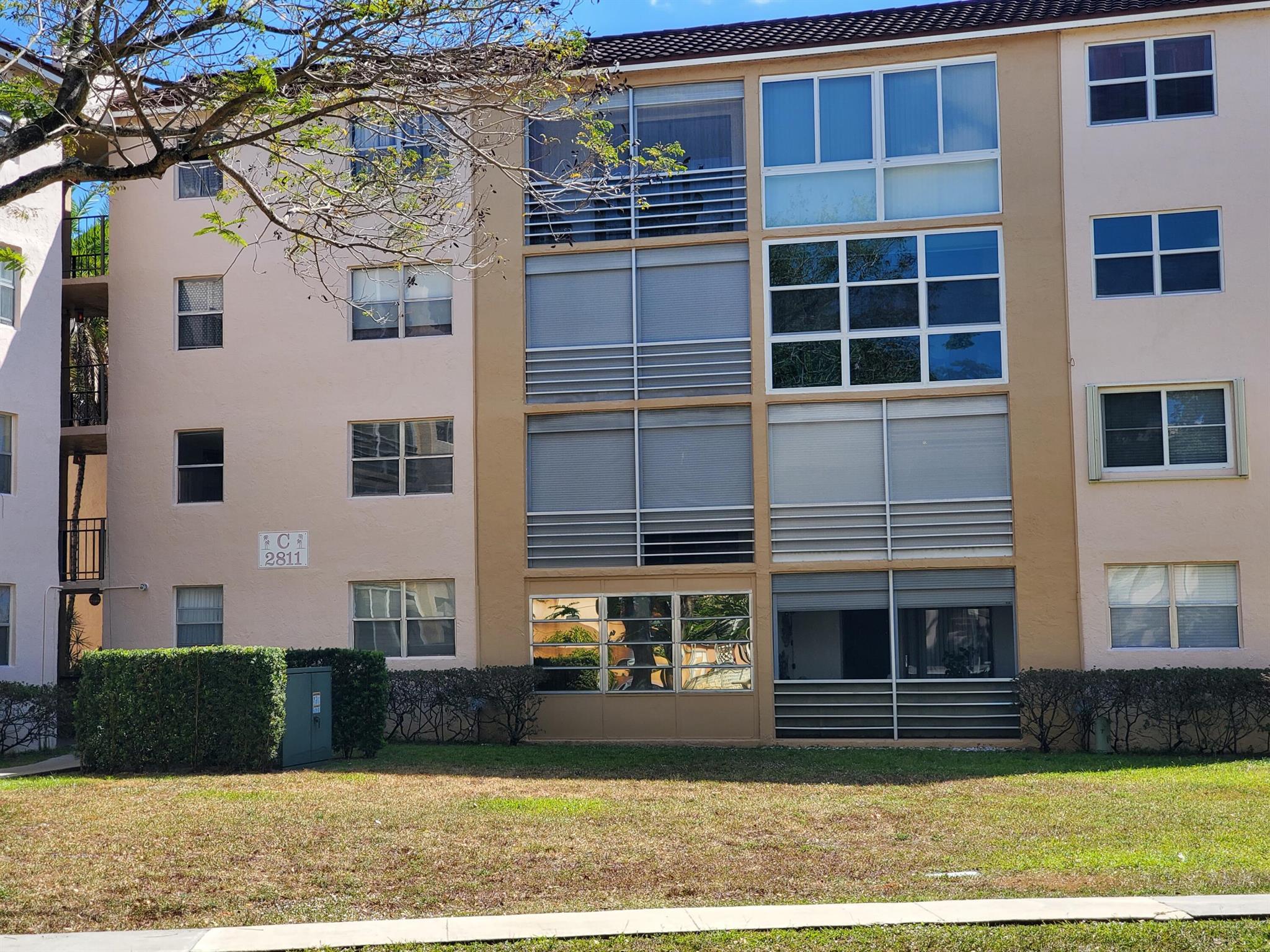2811 Somerset Drive 404