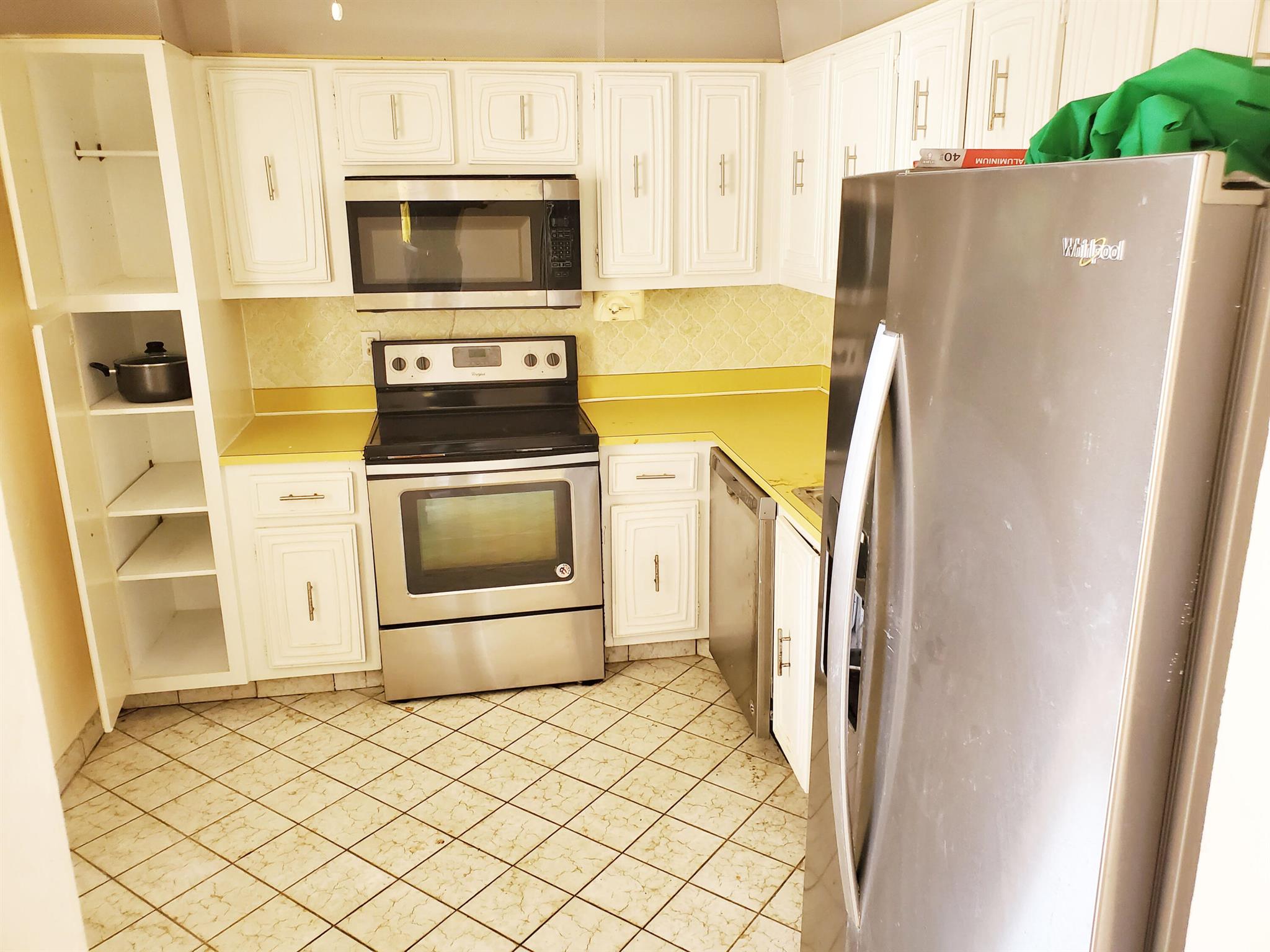 2811 Somerset Drive 404