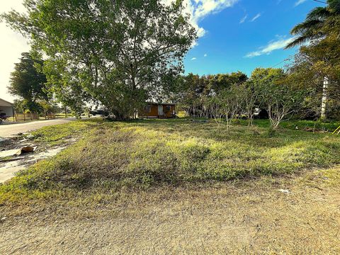 A home in Pahokee