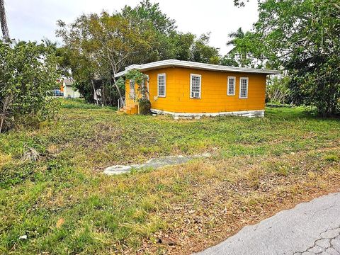 A home in Pahokee