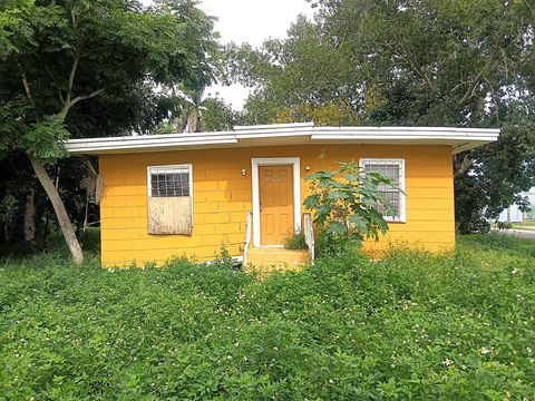 A home in Pahokee