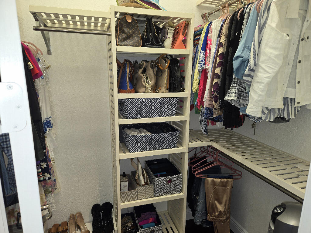 DEBUYS REPLAT NO 1 - Residential