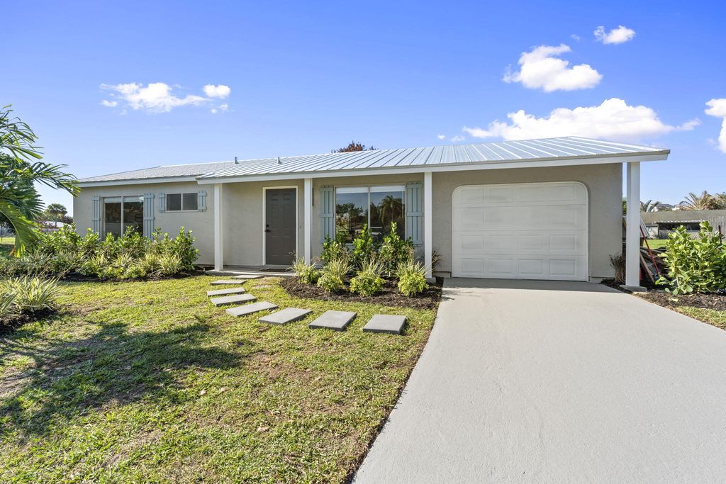 Photo of 1900 SE Ancora Court, Port Saint Lucie, FL 34952 (MLS # B26008128)