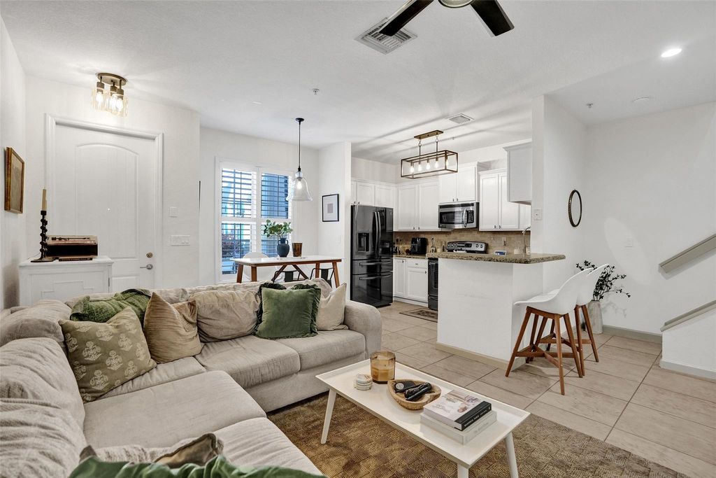 Photo of 159 SW 7th Court, Pompano Beach, FL 33060 (MLS # F10551149)