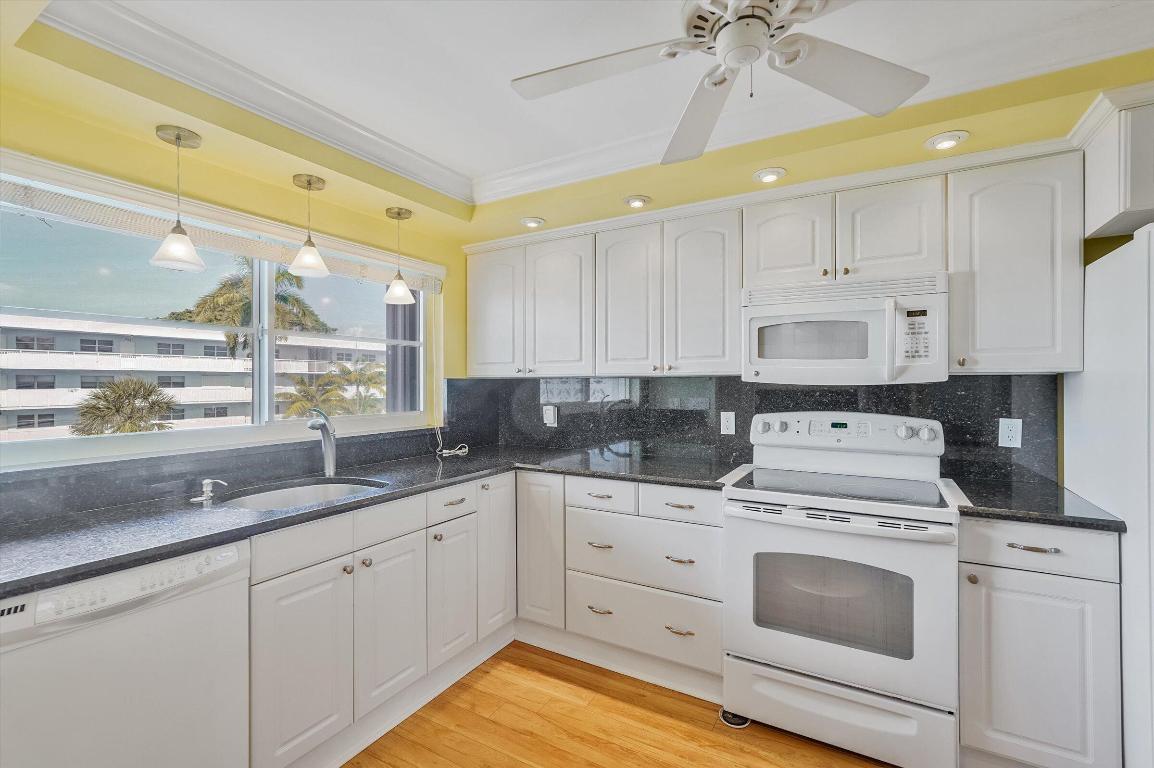 SEAGATE OF GULFSTREAM CONDO - Residential