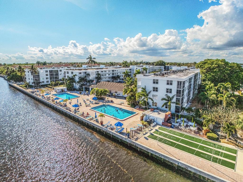 SEAGATE OF GULFSTREAM CONDO - Residential