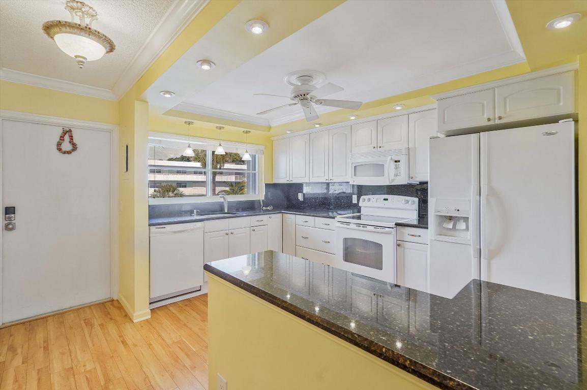 SEAGATE OF GULFSTREAM CONDO - Residential