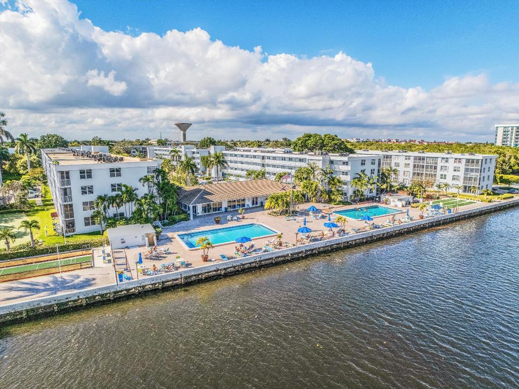SEAGATE OF GULFSTREAM CONDO - Residential