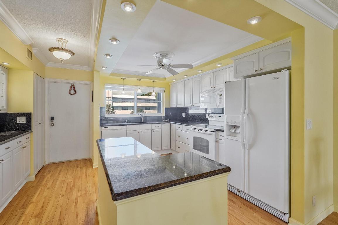 SEAGATE OF GULFSTREAM CONDO - Residential