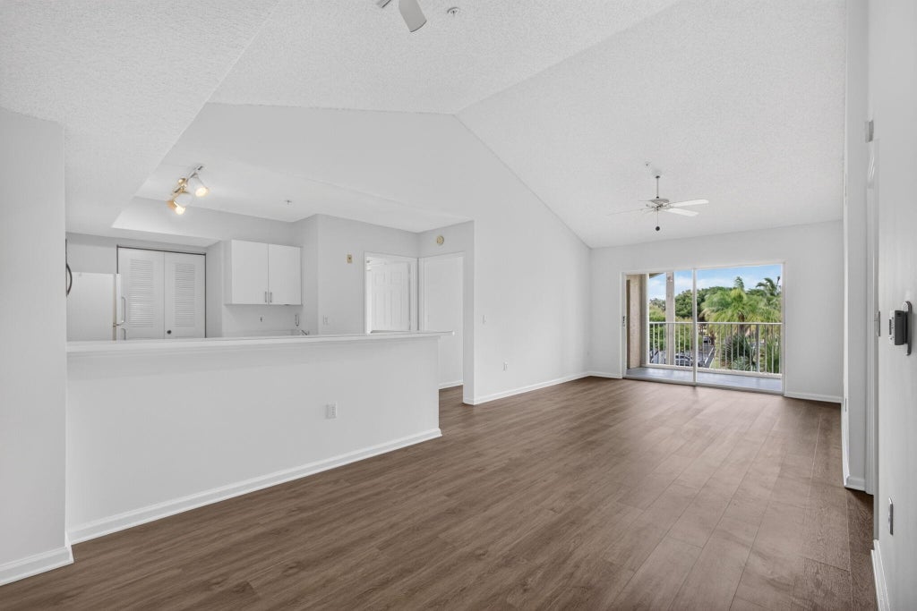 Photo of 260 VILLAGE Boulevard #5305, Tequesta, FL 33469 (MLS # B26093609)